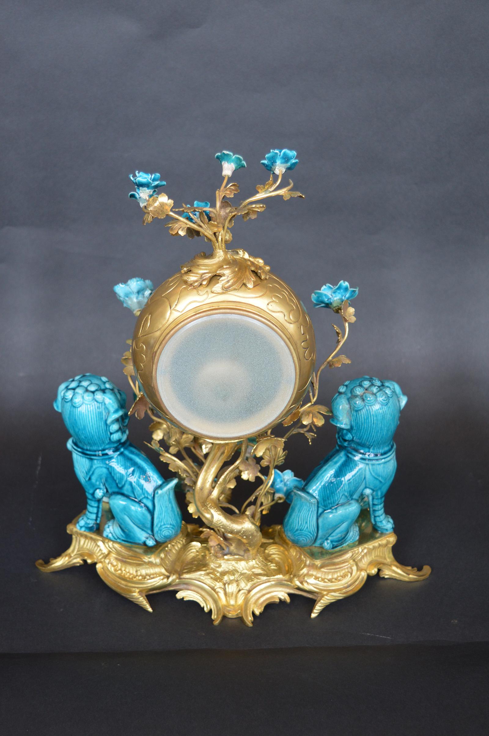 Rococo Chinosoiserie Style Three-Piece Gilt Bronze and Porcelain Clock Garniture For Sale 2