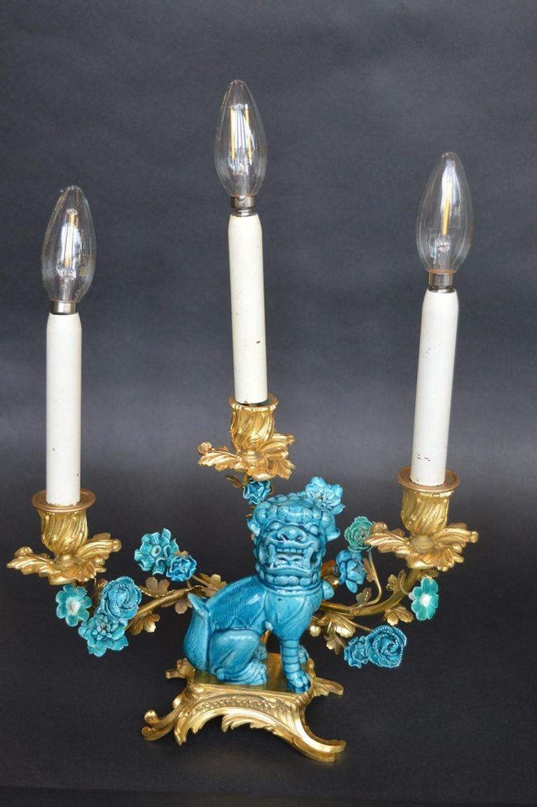 Rococo Chinosoiserie Style Three-Piece Gilt Bronze and Porcelain Clock Garniture For Sale 2
