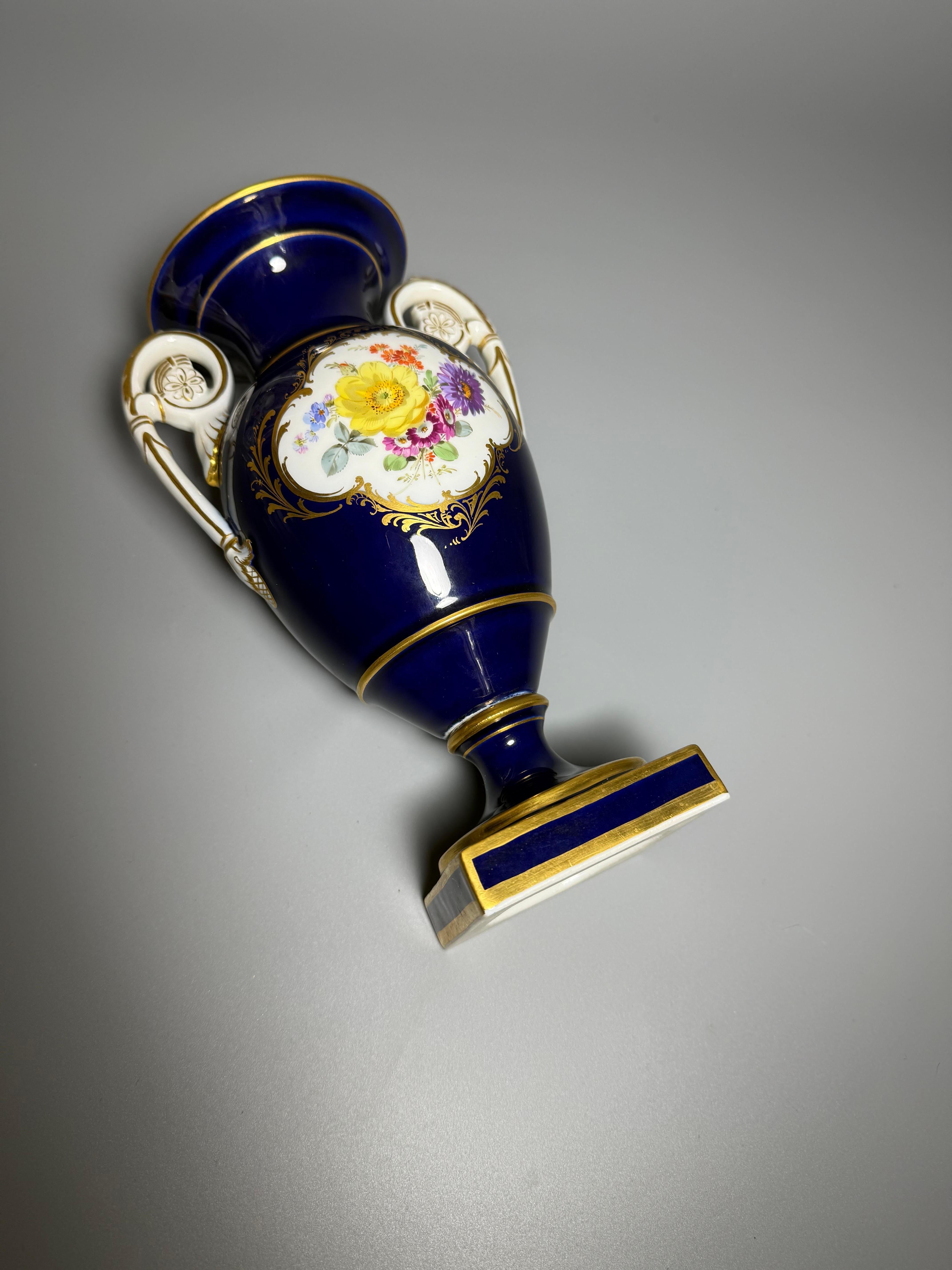 Rokoko Kobaltblau Vergoldete Blumen Vase Meissen Deutschland im Angebot 6