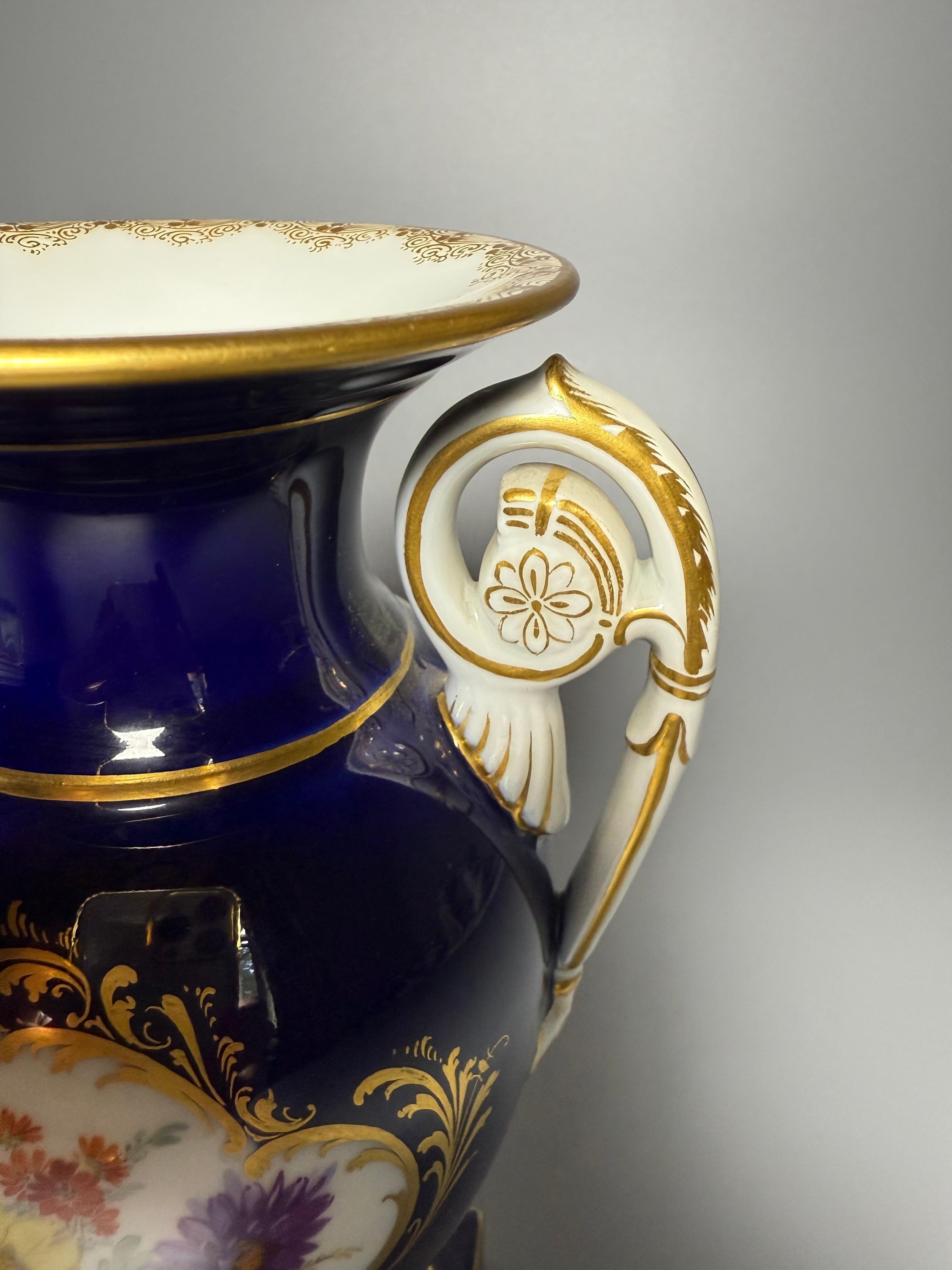 Rokoko Kobaltblau Vergoldete Blumen Vase Meissen Deutschland (Porzellan) im Angebot