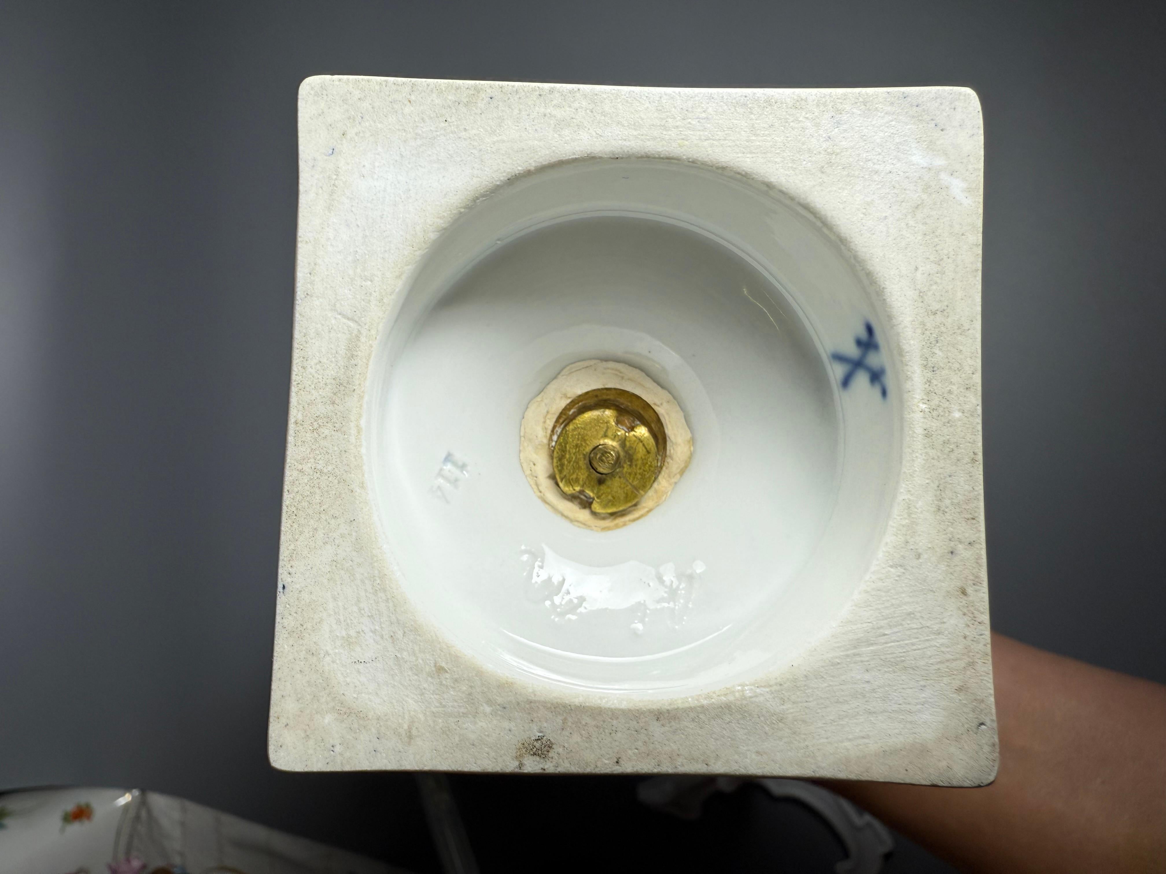 Rokoko Kobaltblau Vergoldete Blumen Vase Meissen Deutschland im Angebot 4