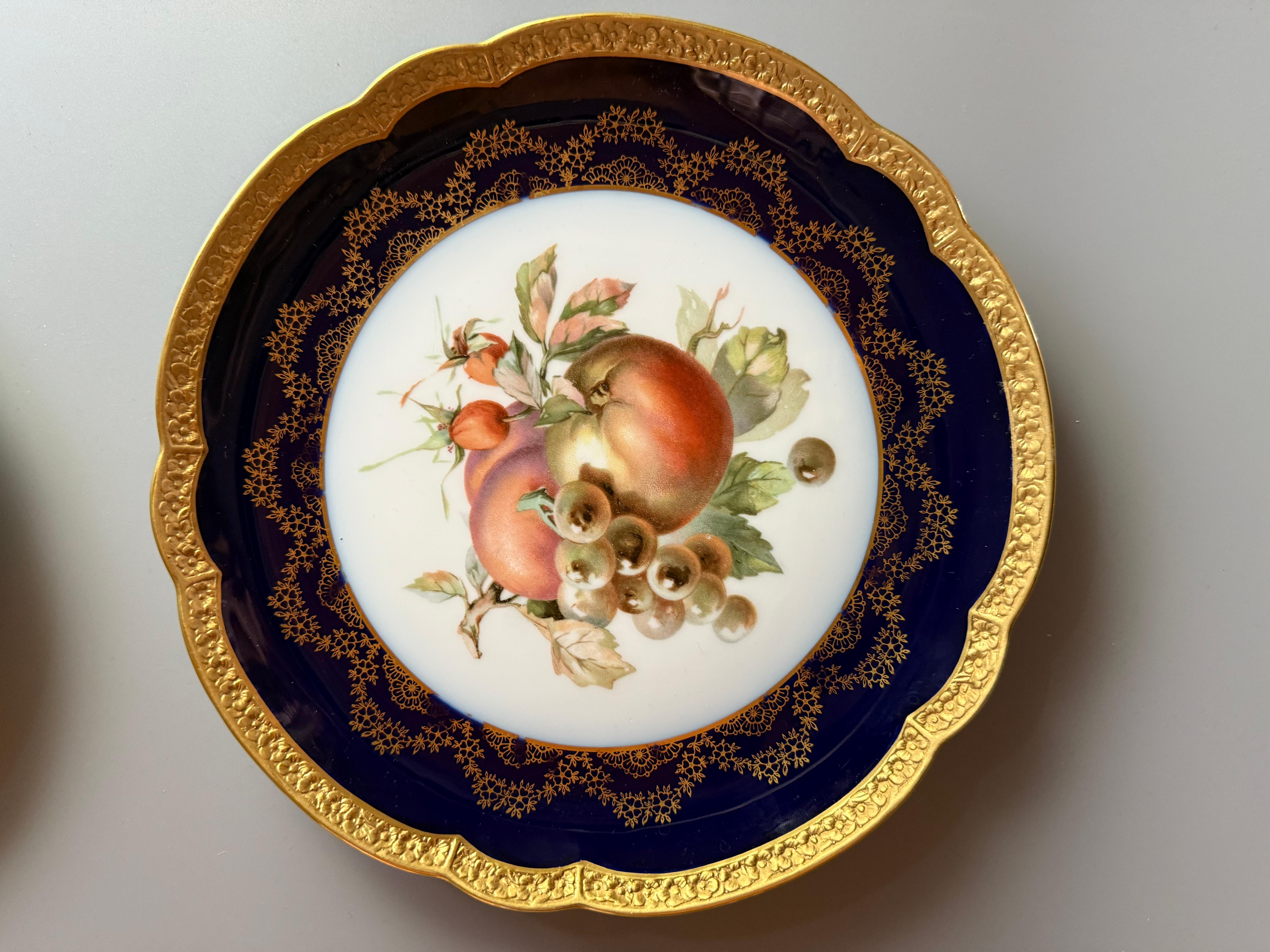 Rococo Cobalt Gilt Fruit Four Plates Rosenthal Germany 1928-1929 im Zustand „Gut“ im Angebot in Uppsala , SE