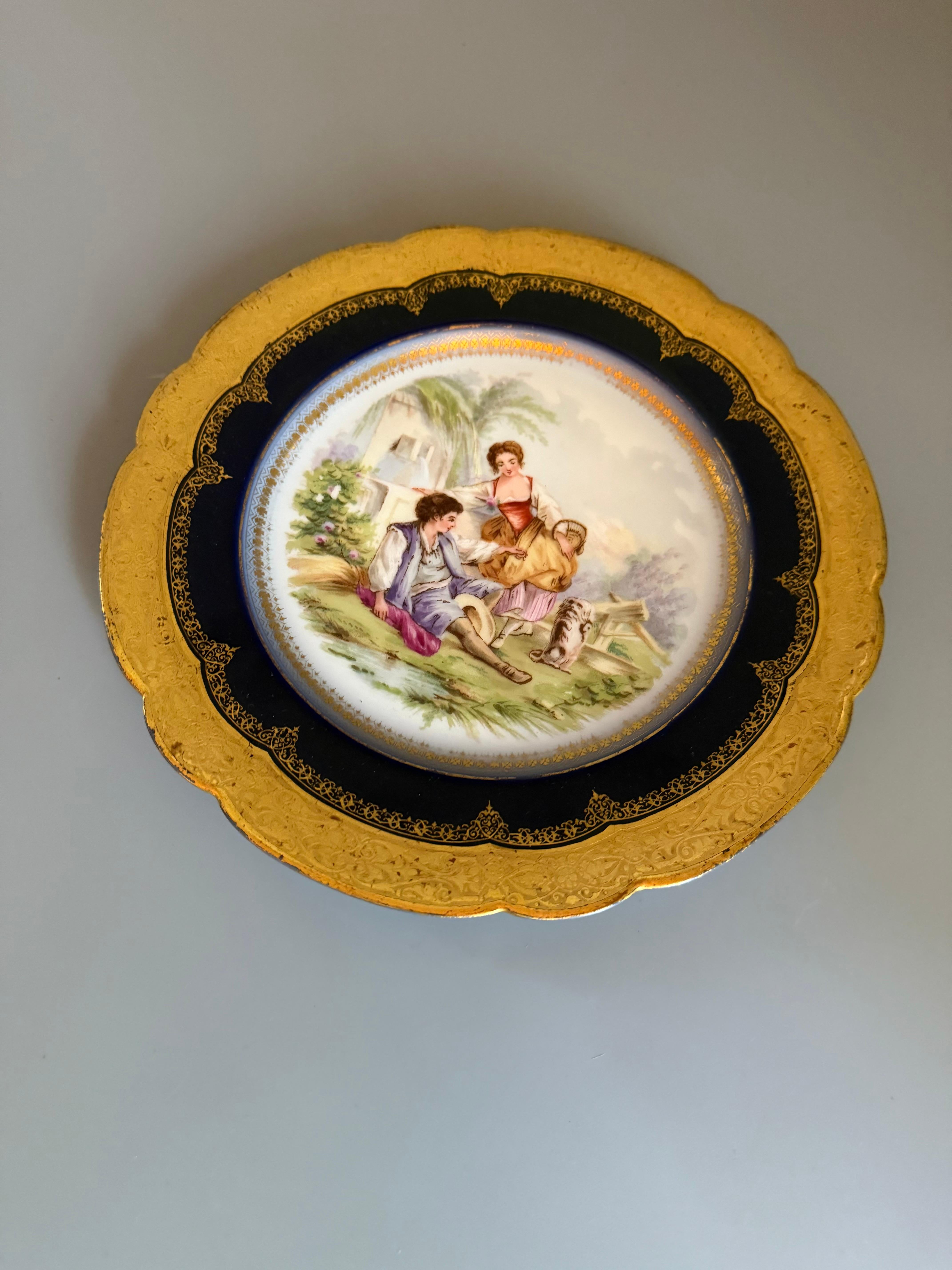 Rococò Piatto rococò Cobalt Gilts Cabinets Sèvres Francia metà del XIX secolo in vendita