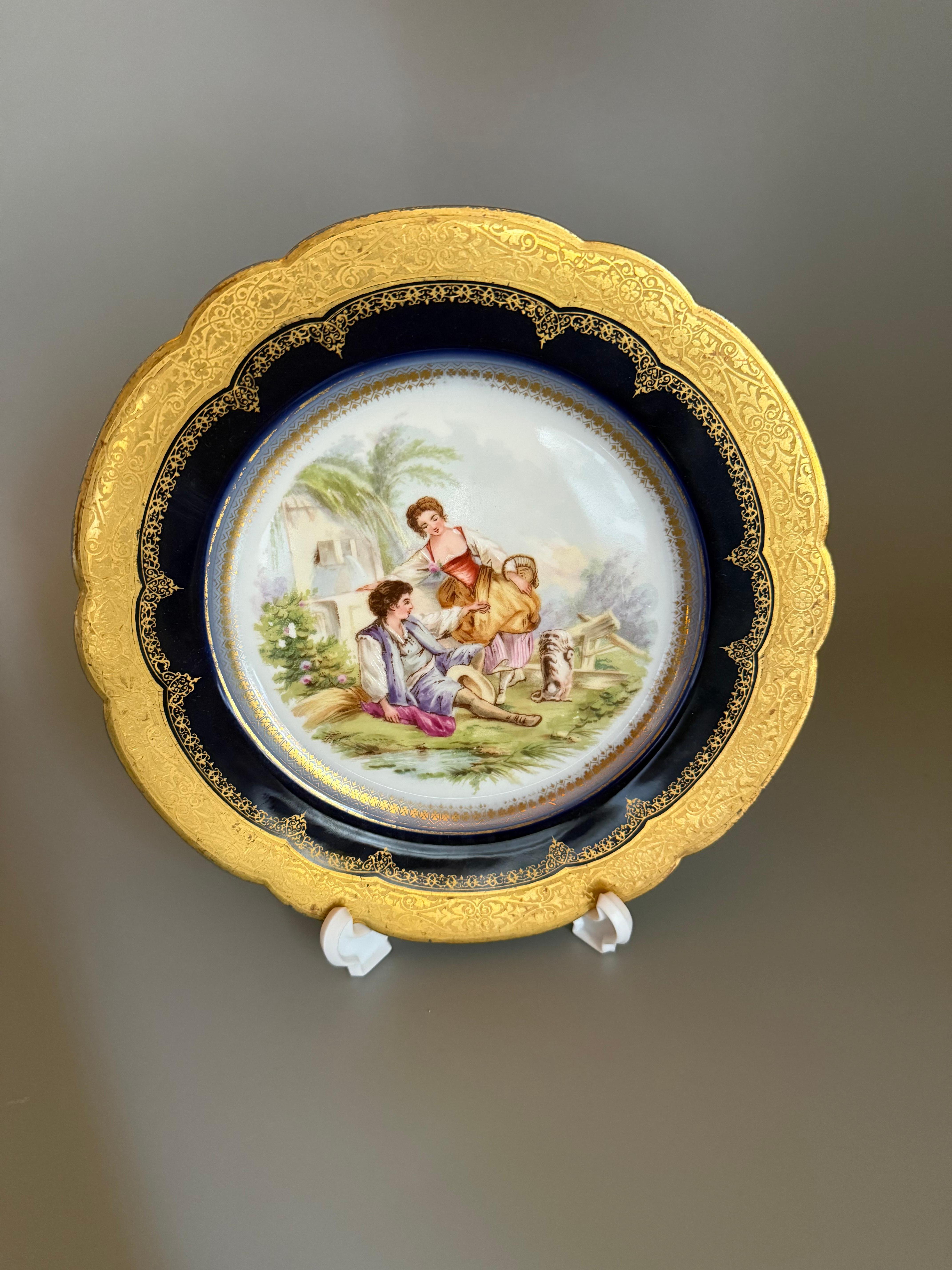 Francese Piatto rococò Cobalt Gilts Cabinets Sèvres Francia metà del XIX secolo in vendita