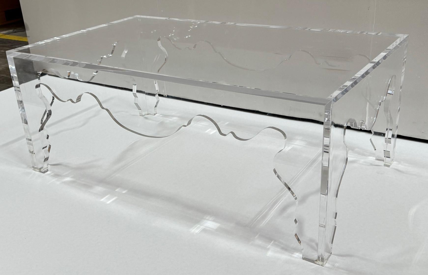 XXIe siècle et contemporain Table basse rocococo en acrylique en vente