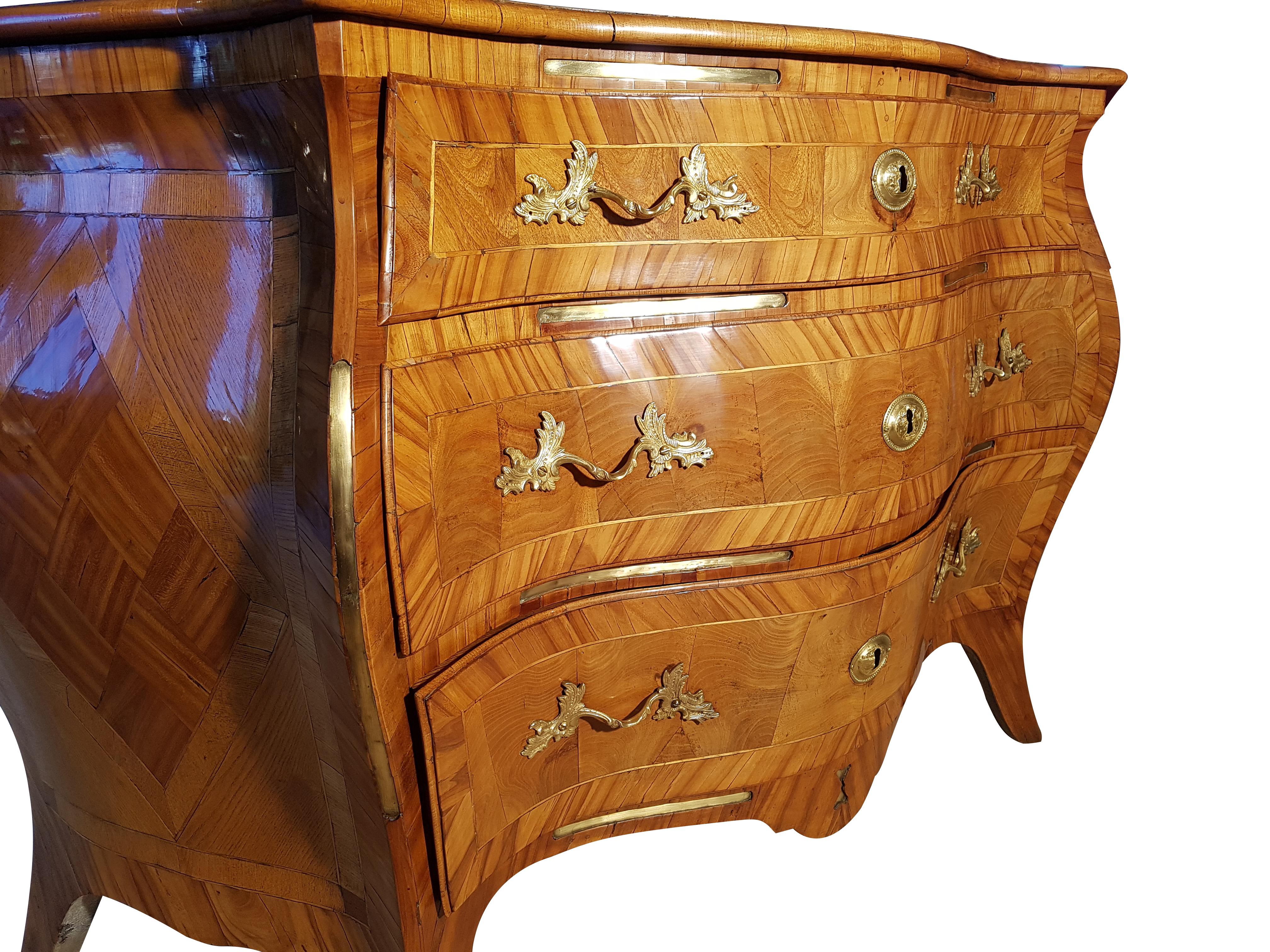 Rococo Commode from circa 1750 In Excellent Condition For Sale In Senden, NRW