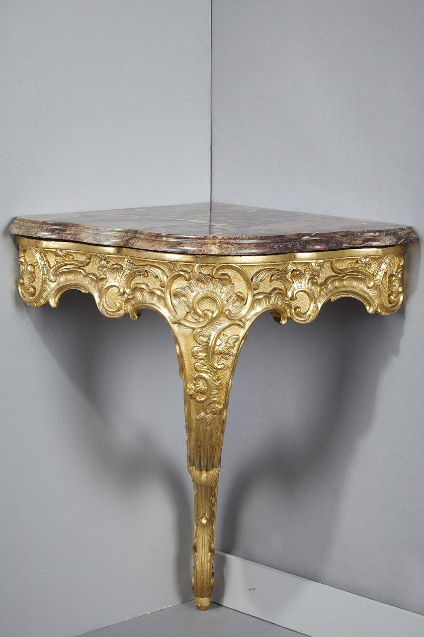 Eckkonsole im Rokoko-Stil aus geschnitztem Holz und Breccia-Marmor, Louis XV.-Stil im Zustand „Gut“ im Angebot in Paris, FR