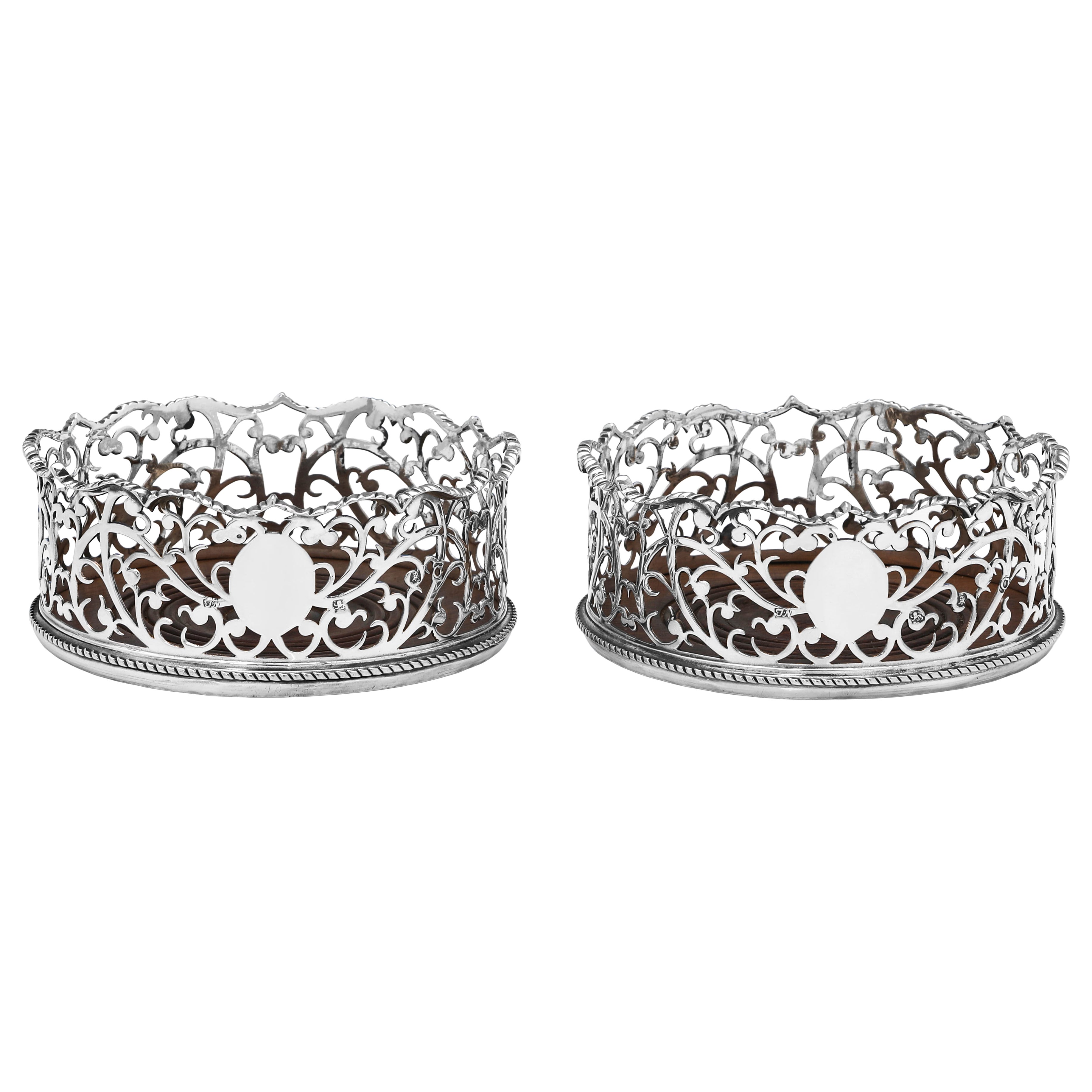 Sottobicchieri da vino in argento sterling di epoca Giorgio III dal design rococò realizzati nel 1769