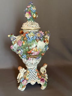 Potschappel rococó de Dresde Una gran urna antigua Principios del siglo XX