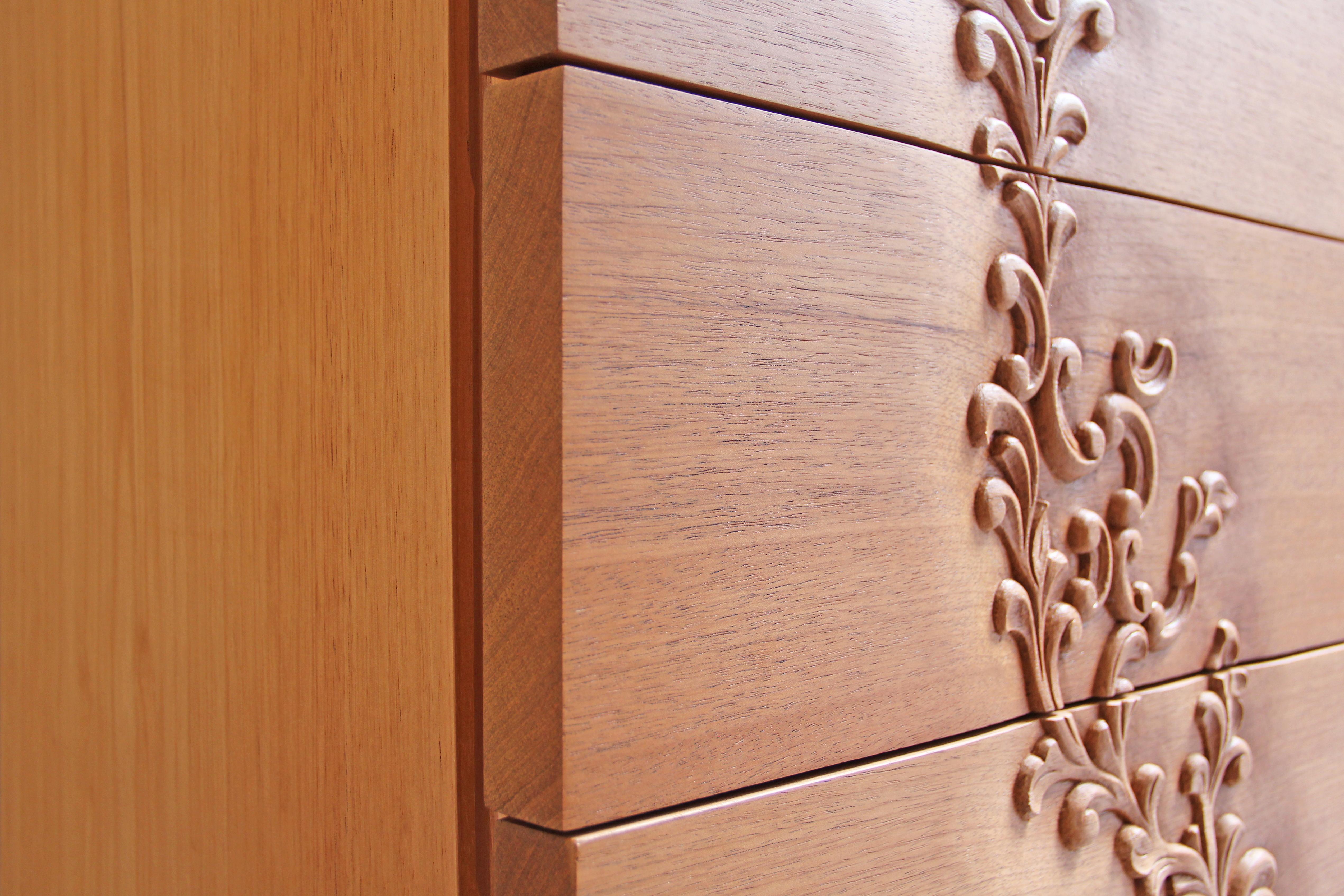 Rococó Dresser: handcarved in Brazil in Red cedar wood In New Condition For Sale In Jundiaí, SP