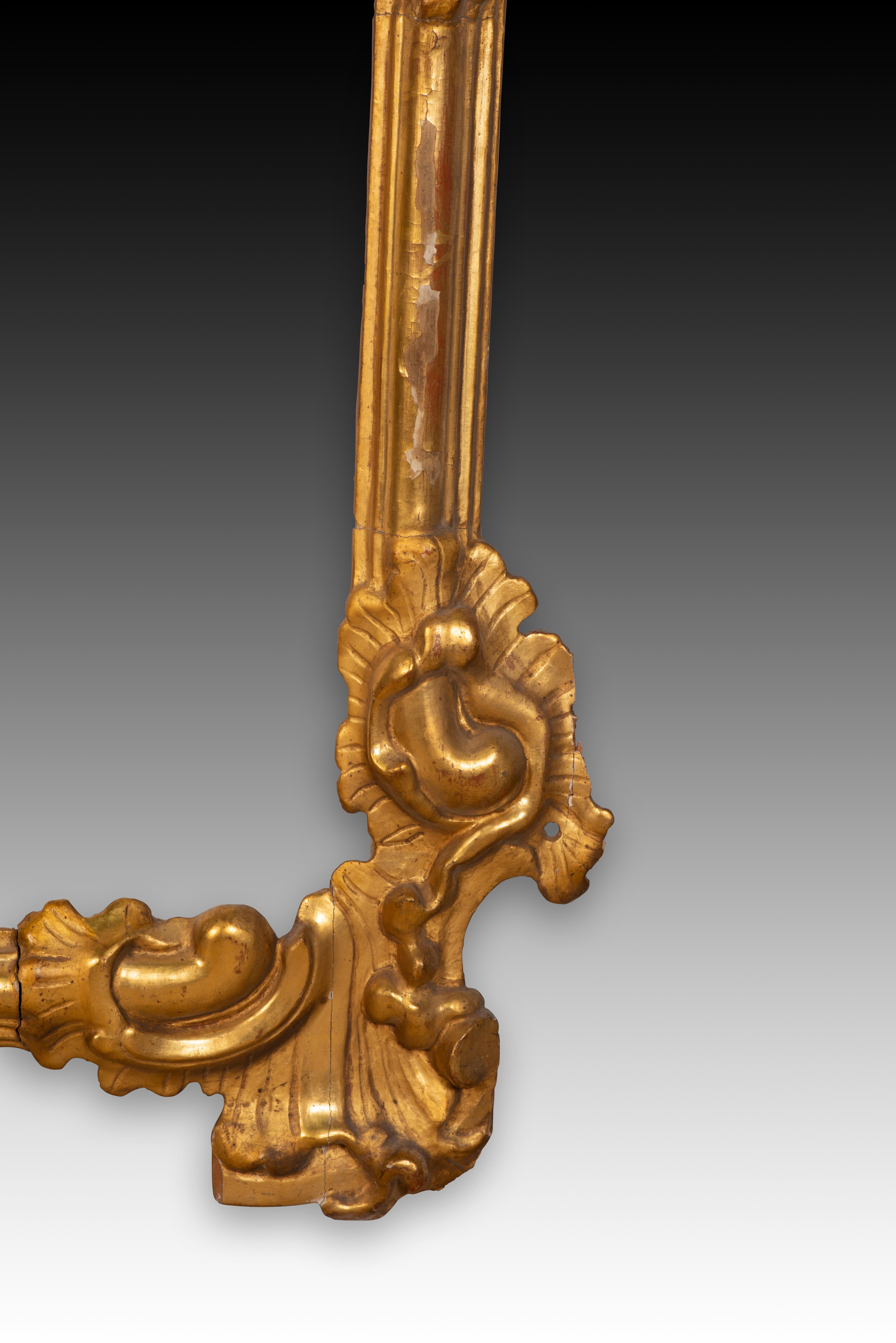 Rococo frame. Gilded wood. 18th century. In Fair Condition In Madrid, ES