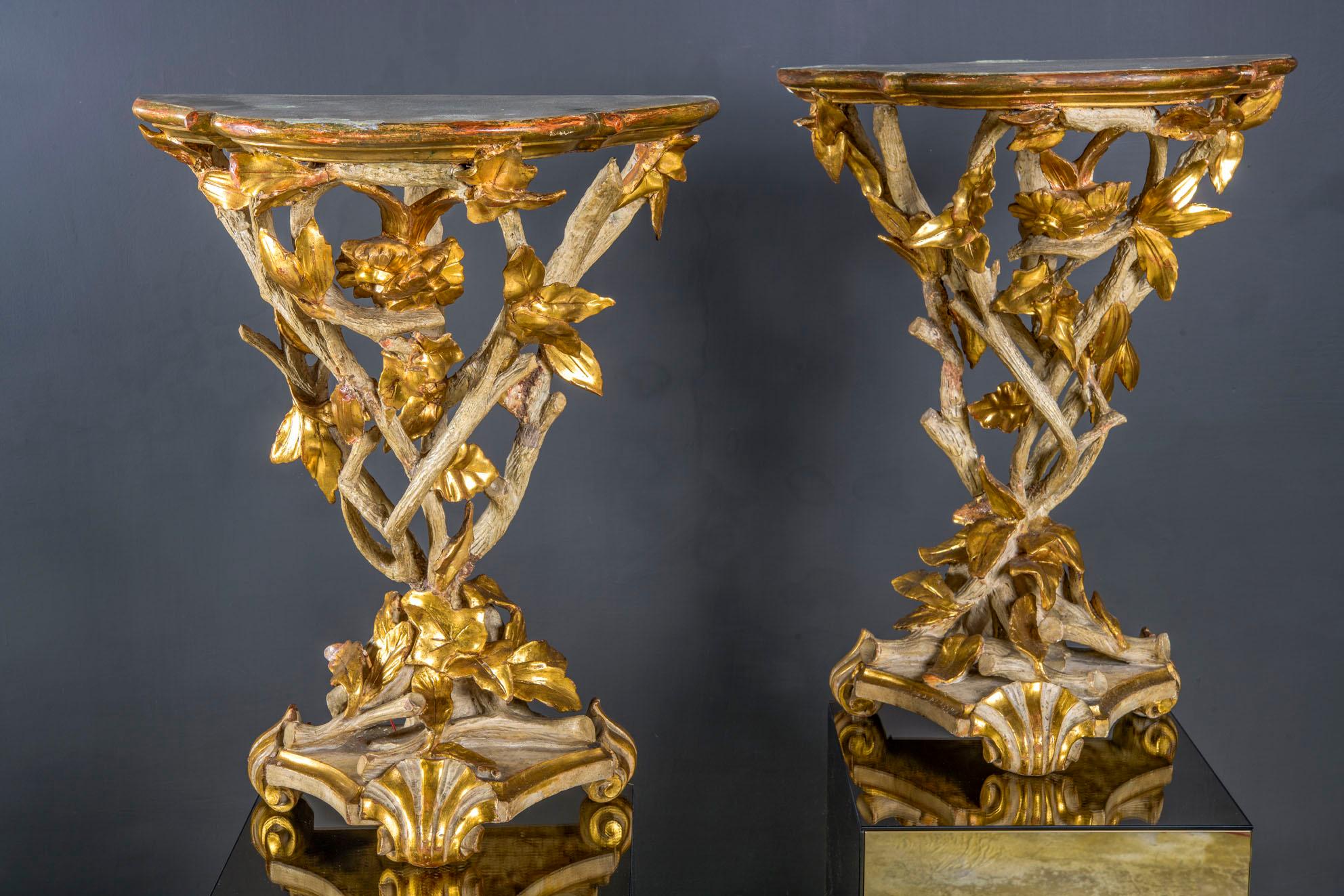 Rococo Gilded and Lacquered Italian Pair of Gueridon For Sale 8