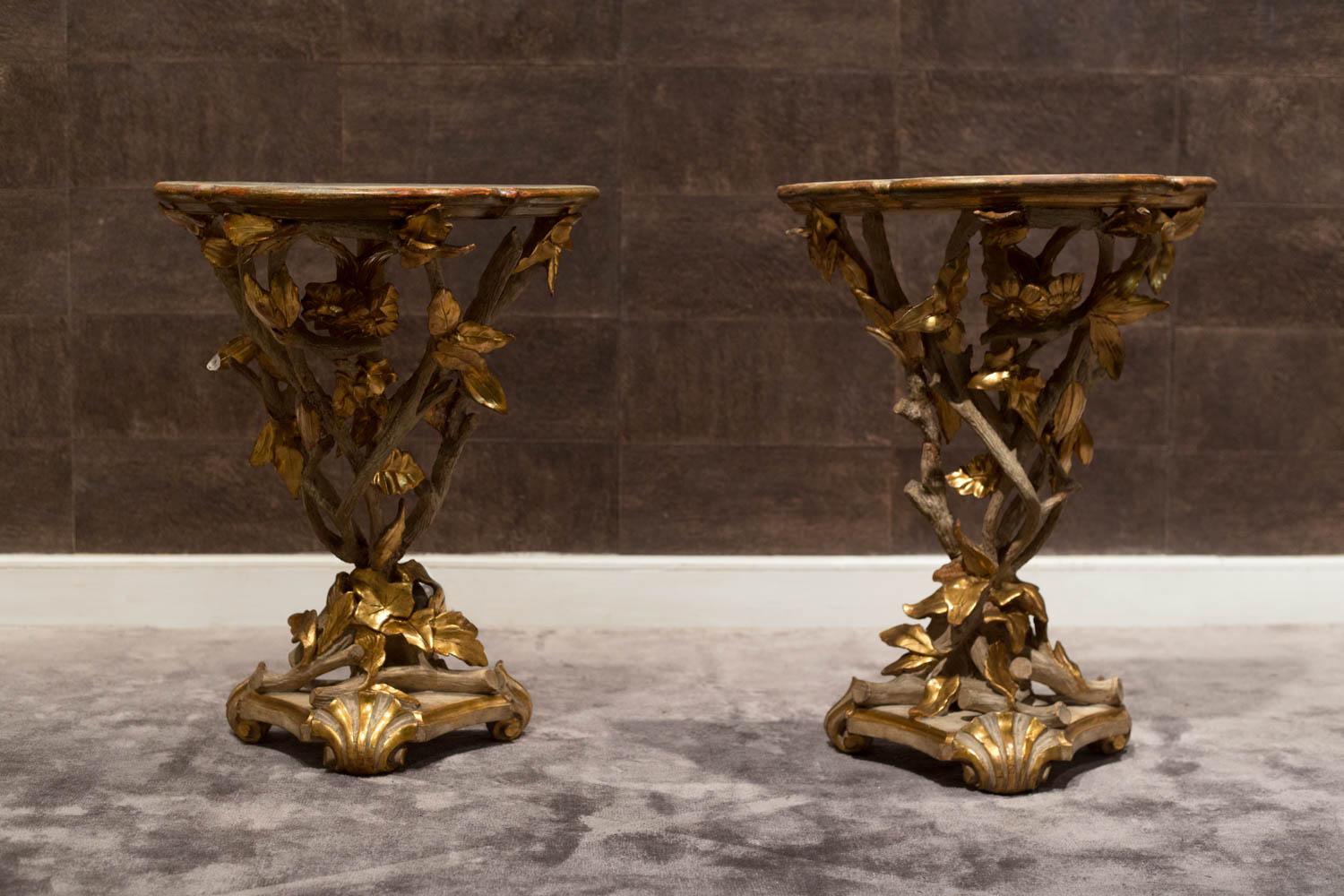 Rococo Gilded and Lacquered Italian Pair of Gueridon For Sale 7