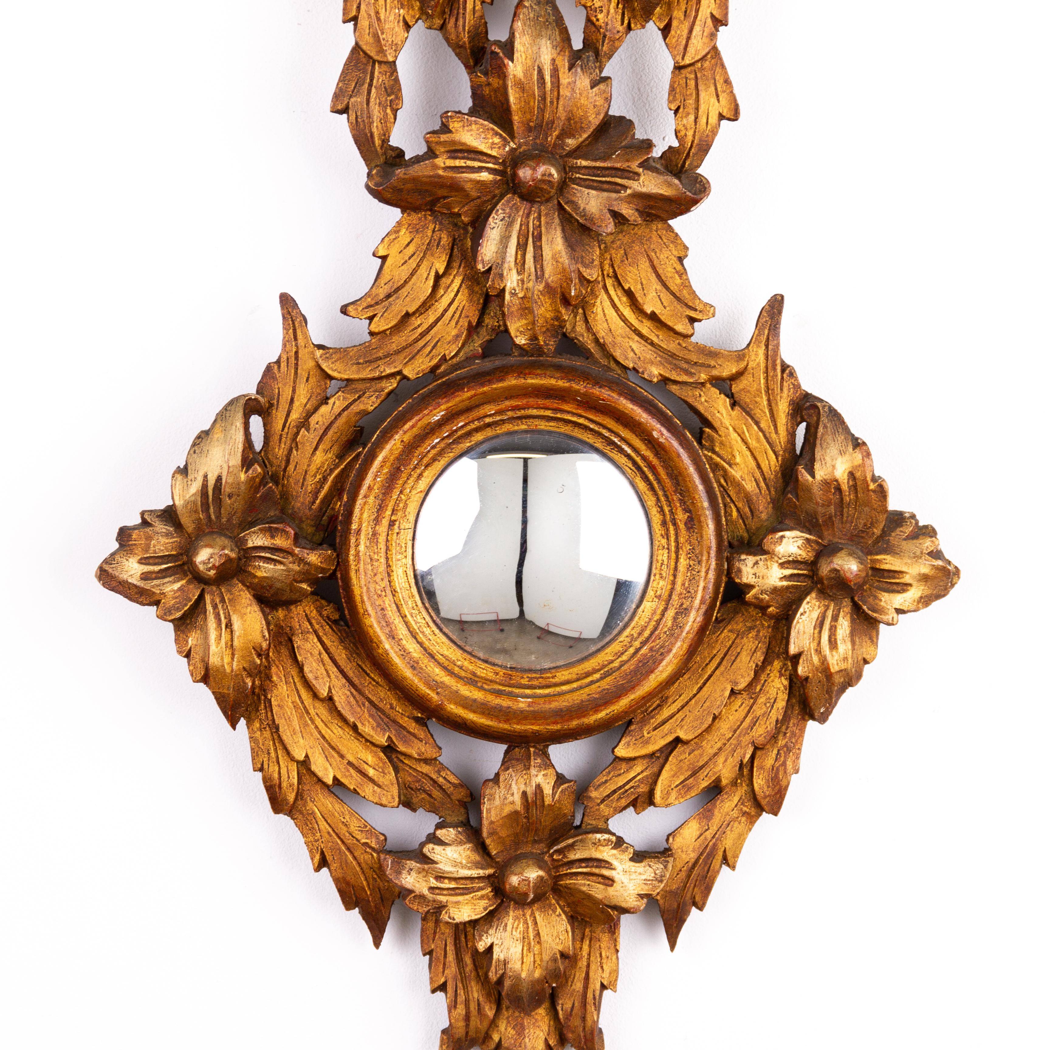 Miroir convexe rocococo en bois doré avec nœud et ruban Bon état - En vente à Nottingham, GB