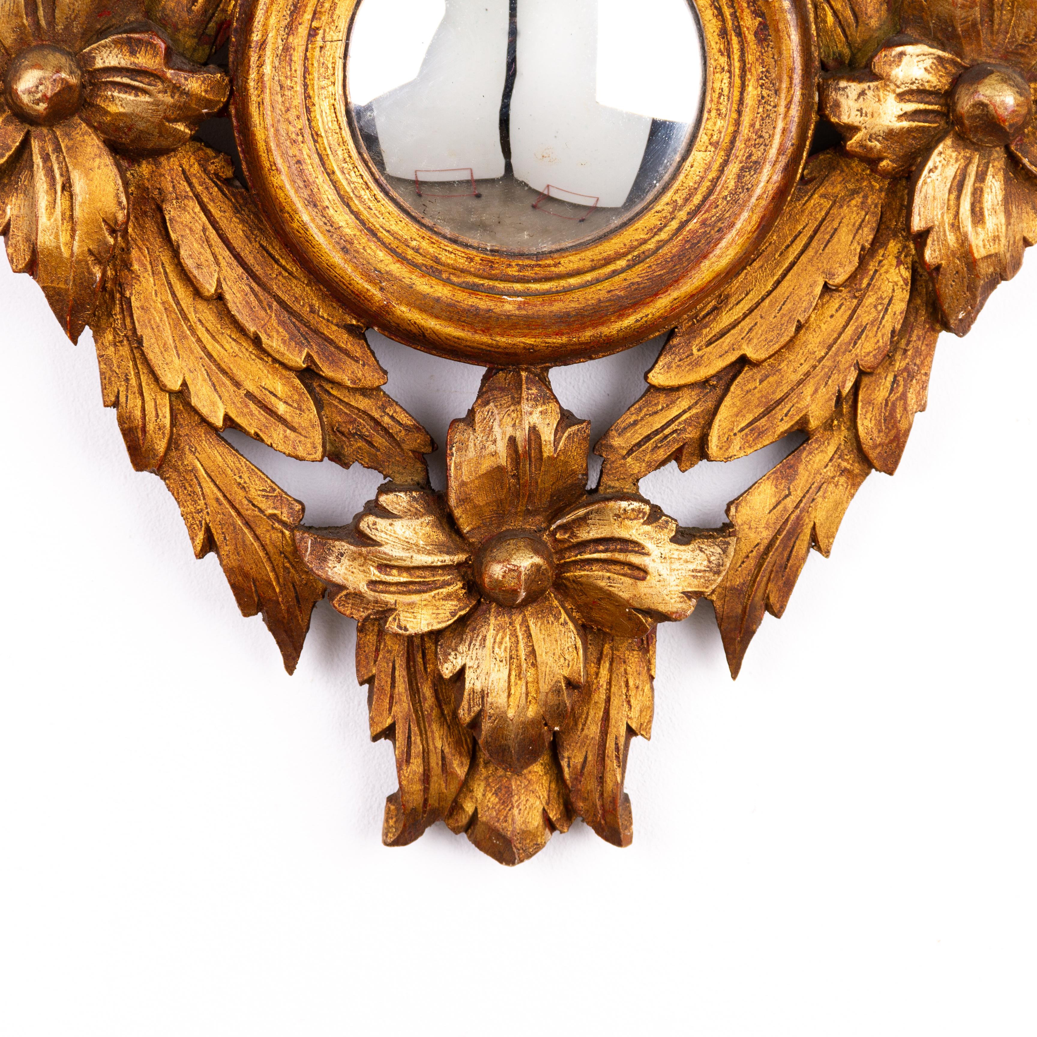 XIXe siècle Miroir convexe rocococo en bois doré avec nœud et ruban en vente