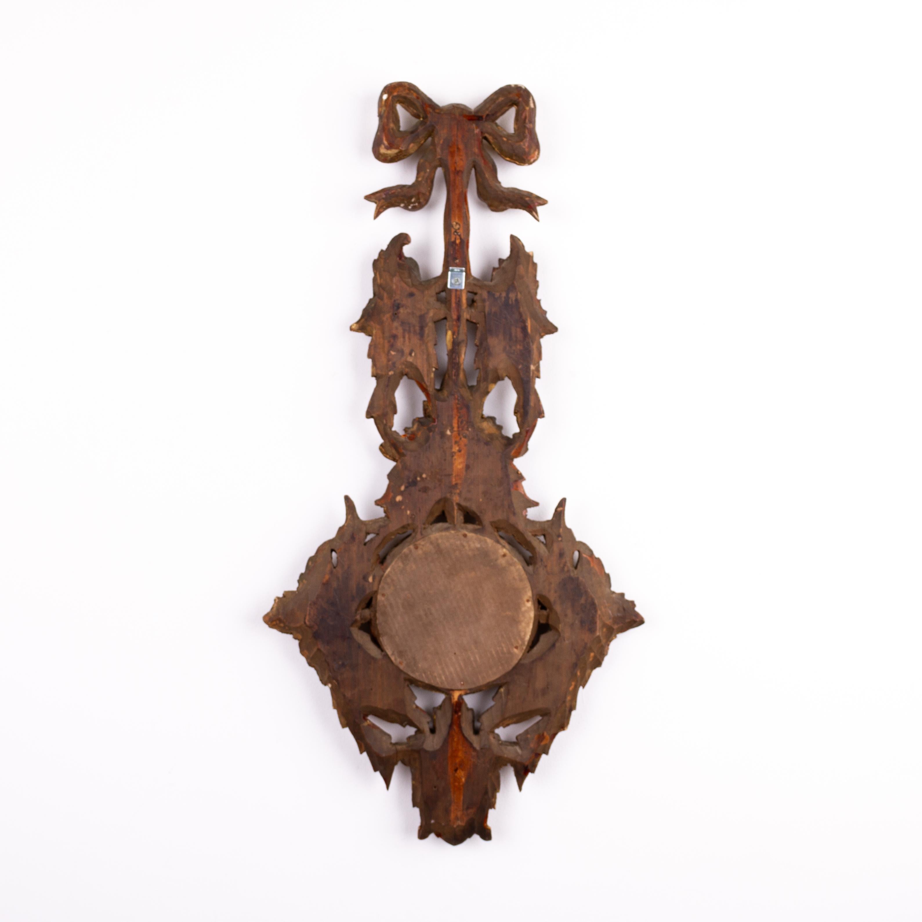 Miroir convexe rocococo en bois doré avec nœud et ruban en vente 1
