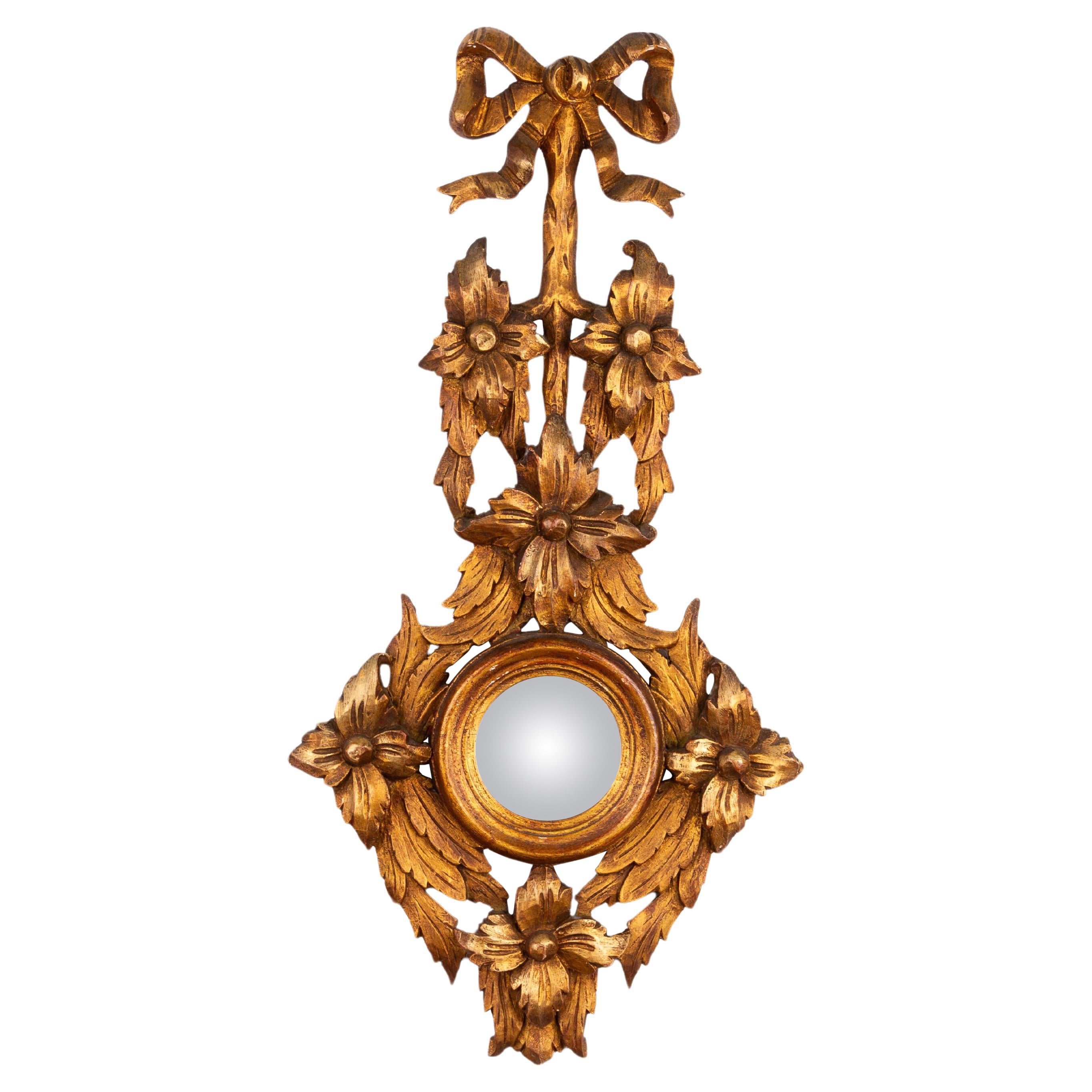 Miroir convexe rocococo en bois doré avec nœud et ruban