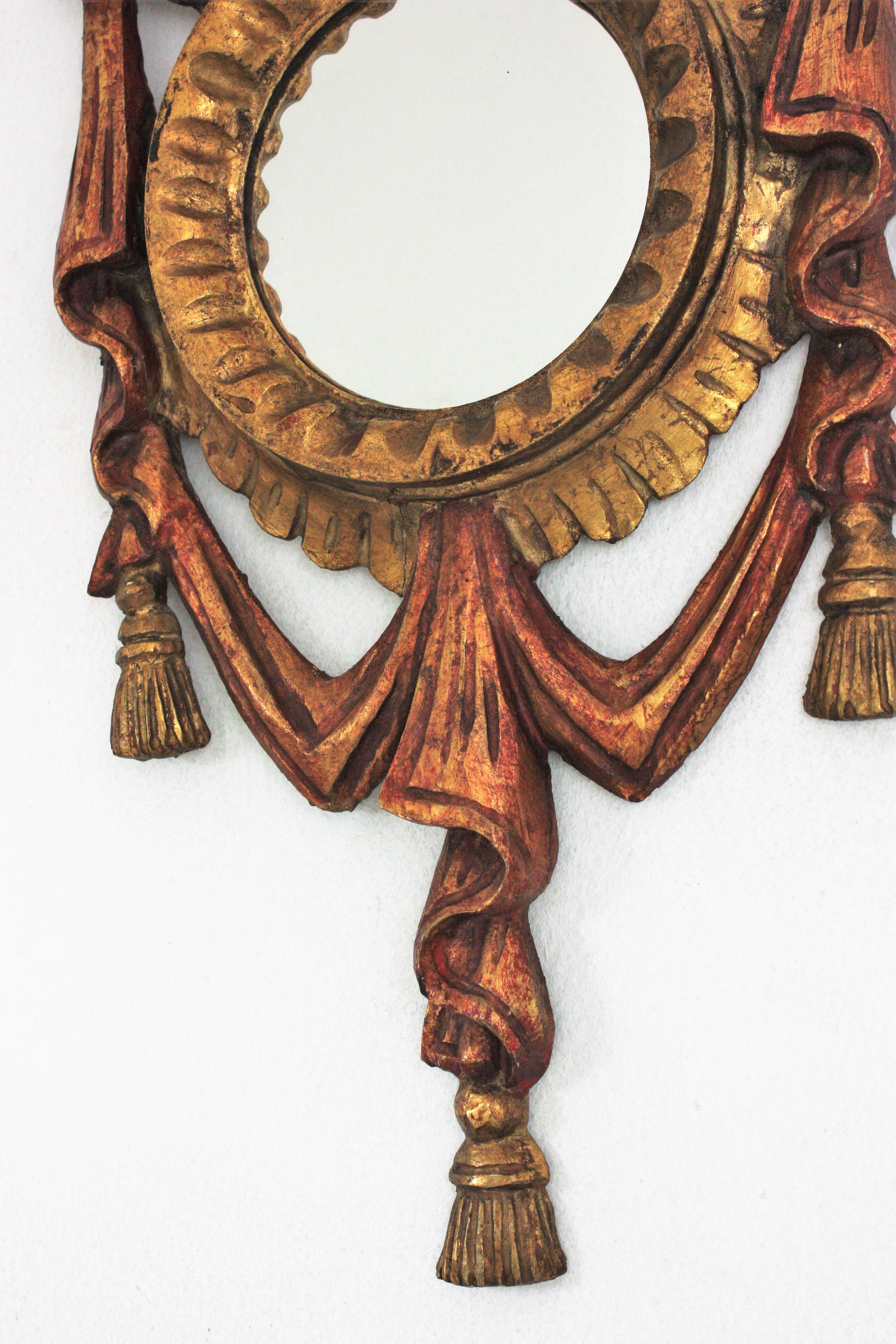 Miroir convexe rococo en bois doré, cadre avec nœud et ruban en vente 3