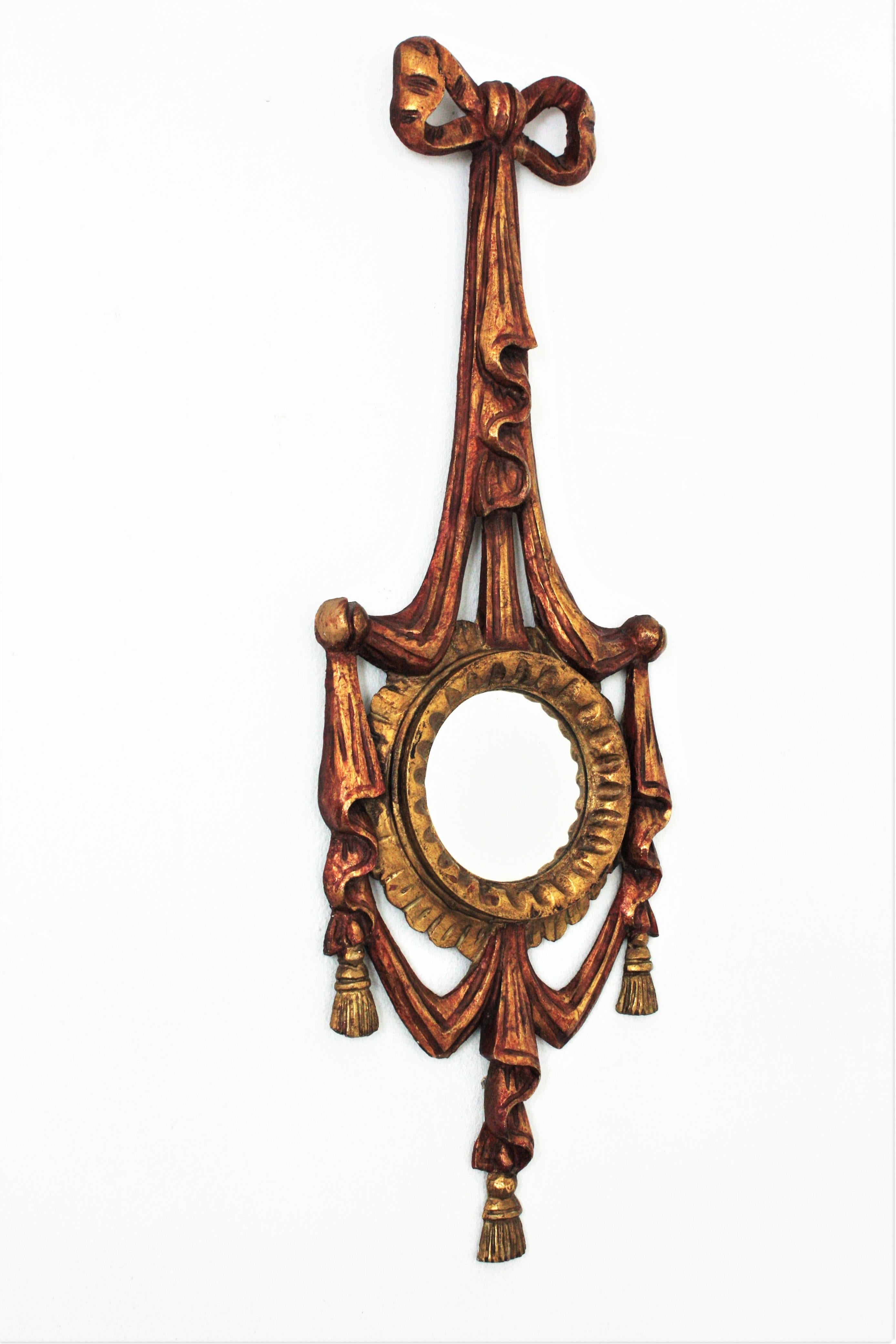 Konvexer Rokokospiegel aus Giltwood, Rahmen mit Schleife und Bändern (Moderne der Mitte des Jahrhunderts) im Angebot