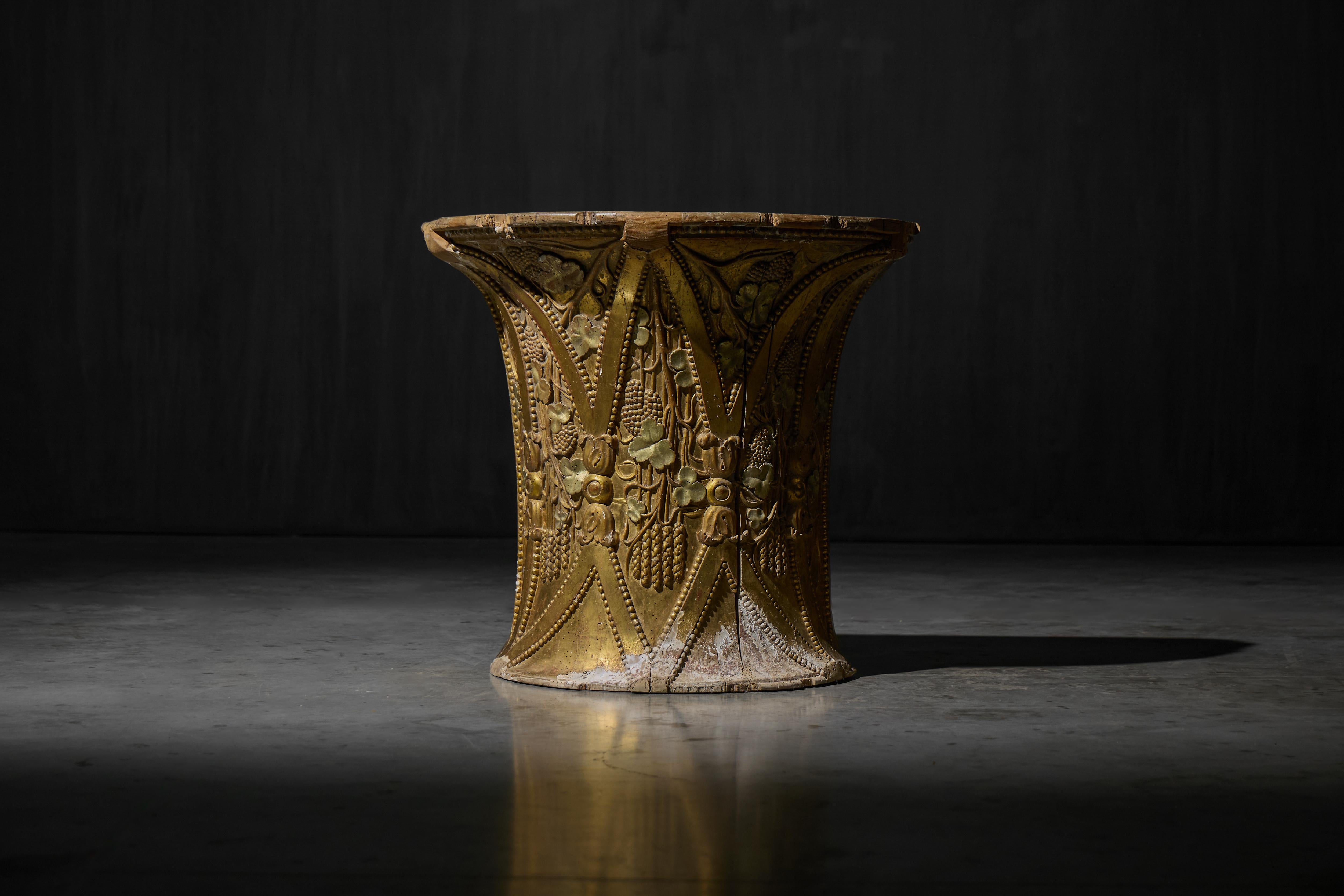 Rococo Giltwood Demilune Console, Italy, 18th Century In Good Condition For Sale In Antwerp, BE