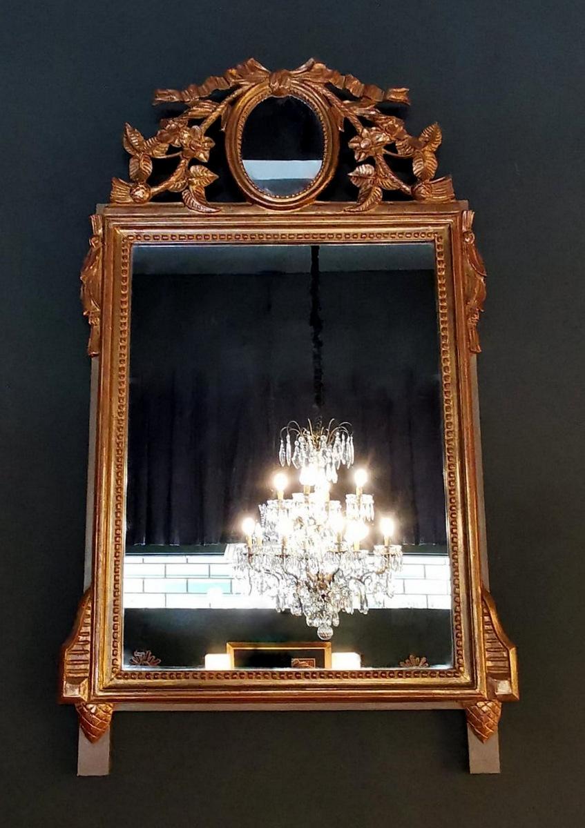 We kindly suggest you read the whole description, because with it we try to give you detailed technical and historical information to guarantee the authenticity of our objects.
Sumptuous and imposing wooden frame in Rococo style with double mirror,