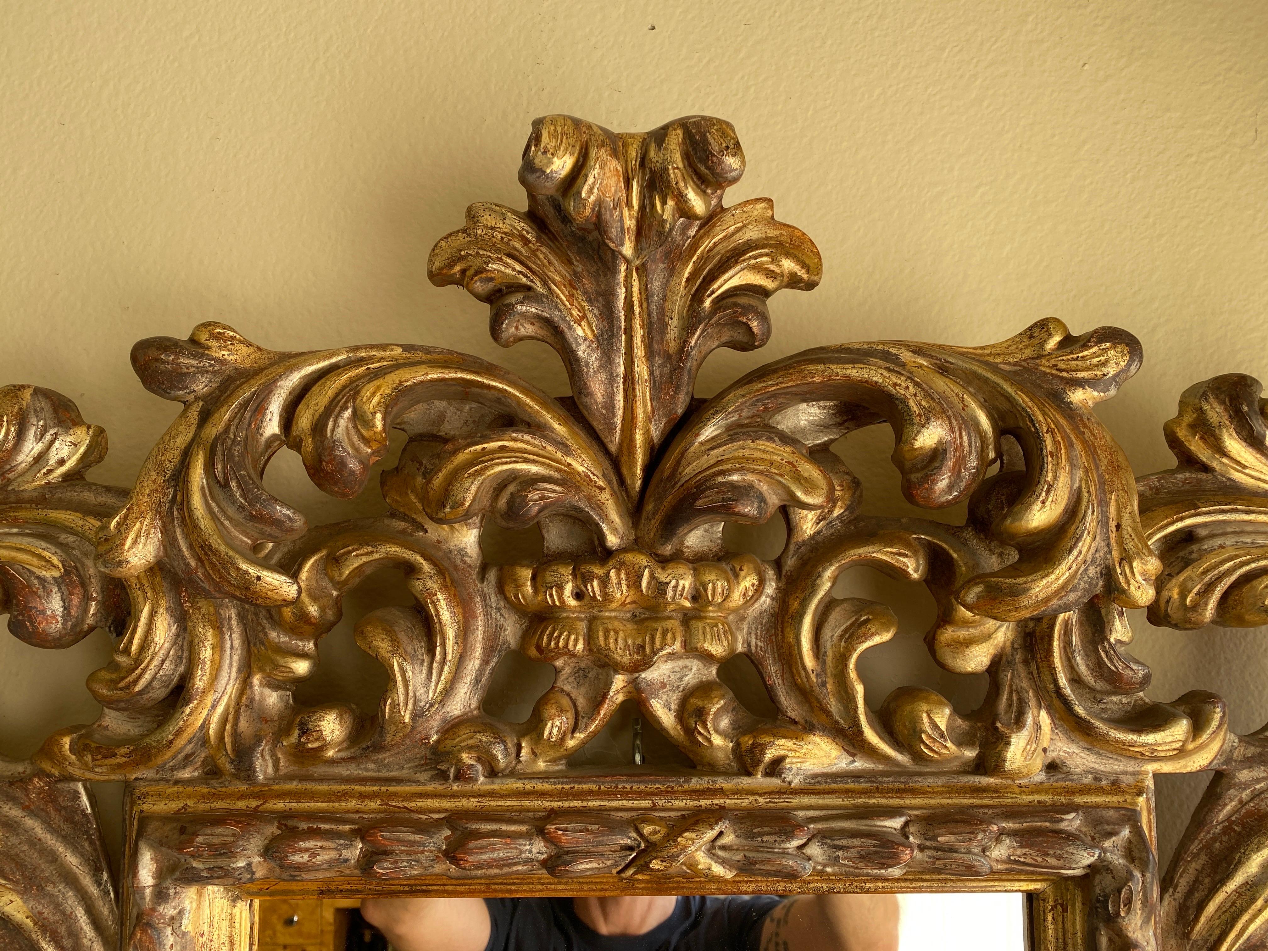 XVIIIe siècle et antérieur Miroir rocococo doré en vente