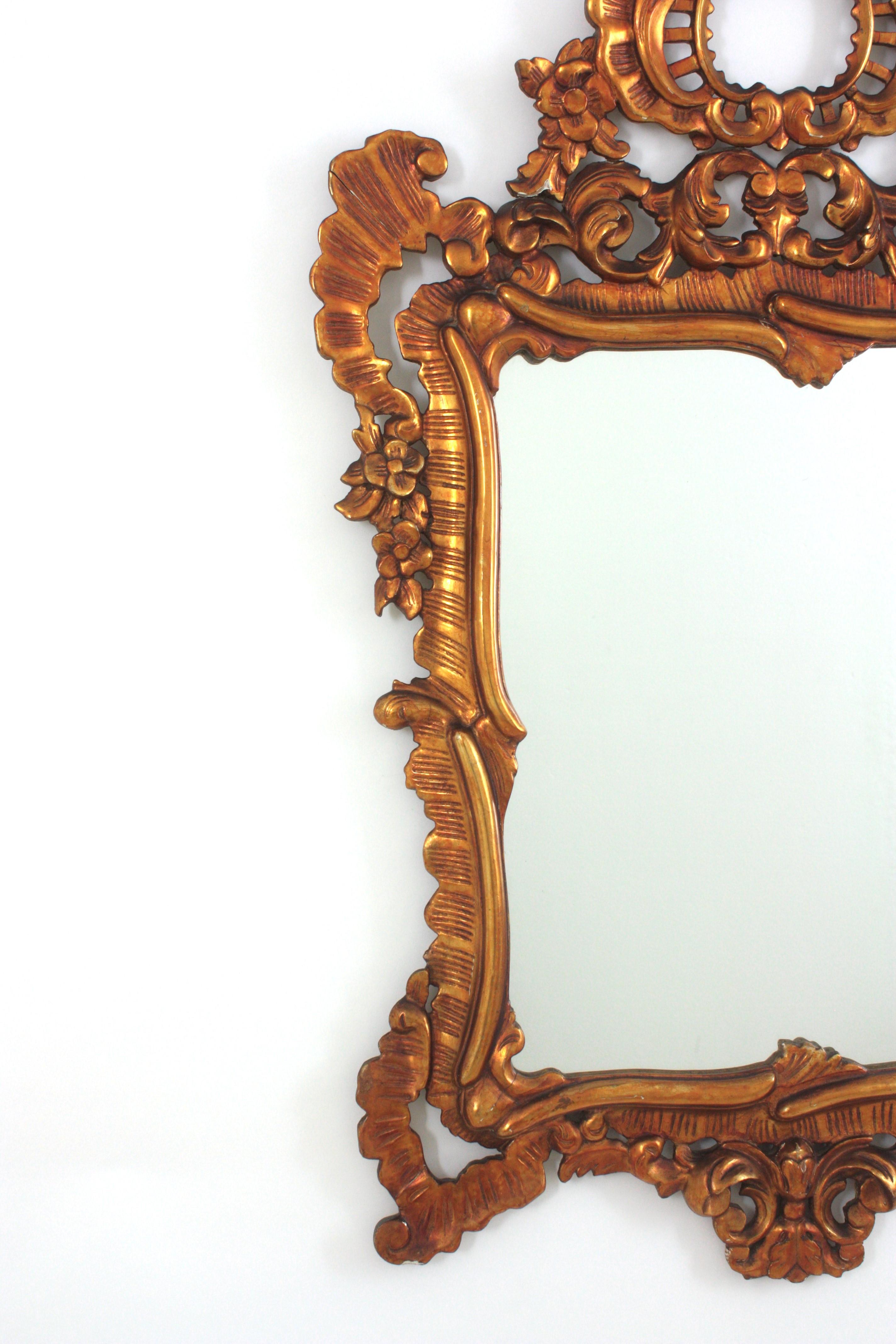 Rokoko-Giltwood-Spiegel mit Blattrahmen im Zustand „Gut“ im Angebot in Barcelona, ES
