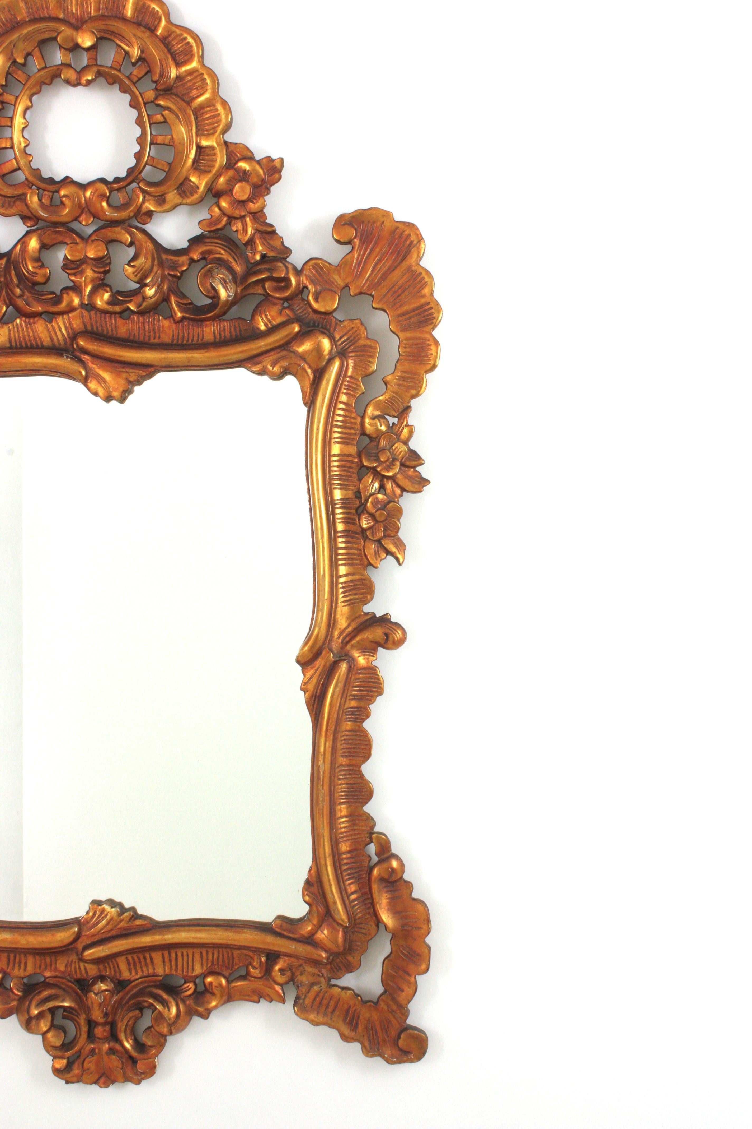 Rokoko-Giltwood-Spiegel mit Blattrahmen (20. Jahrhundert) im Angebot