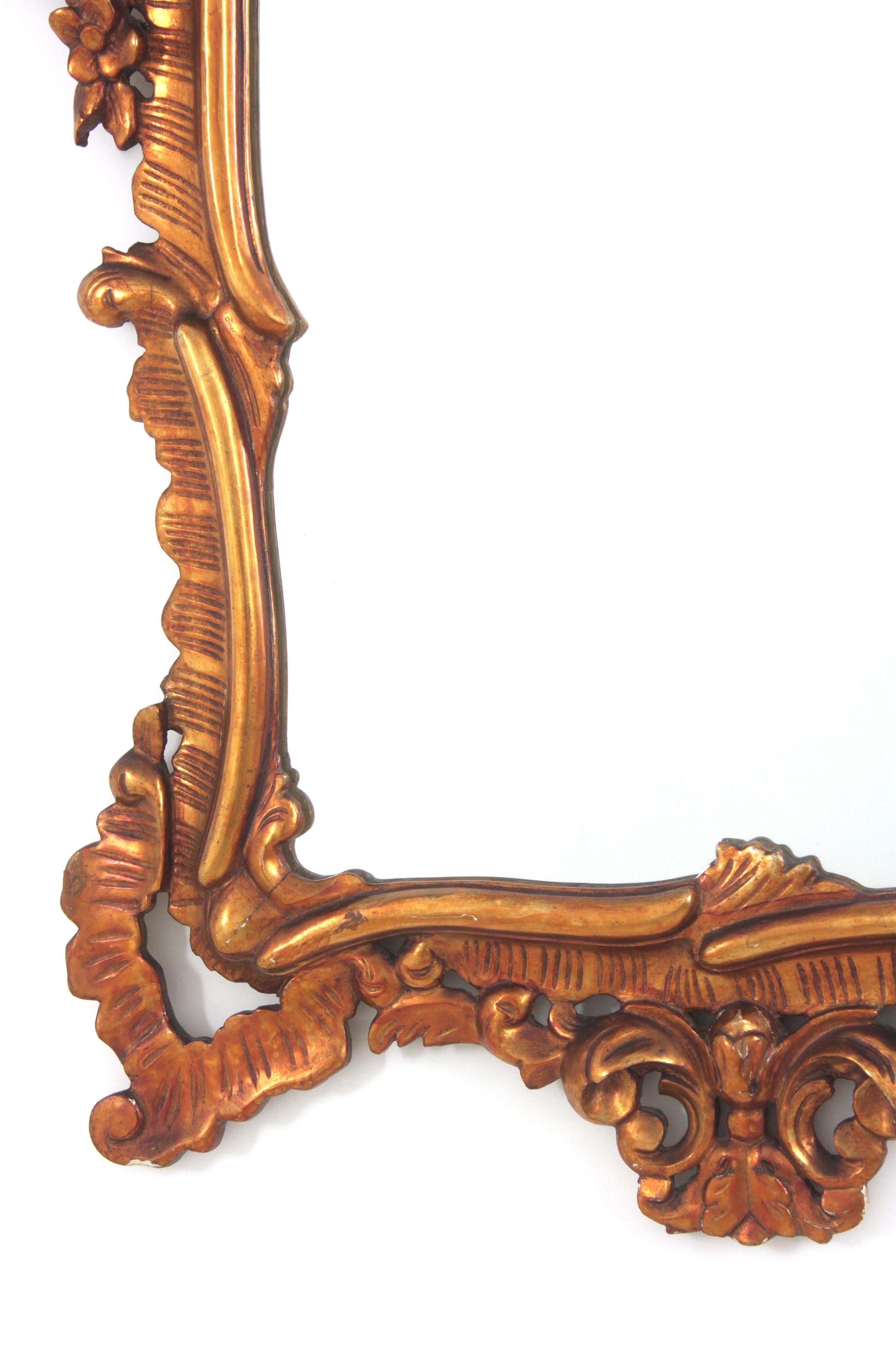 Rokoko-Giltwood-Spiegel mit Blattrahmen im Angebot 1