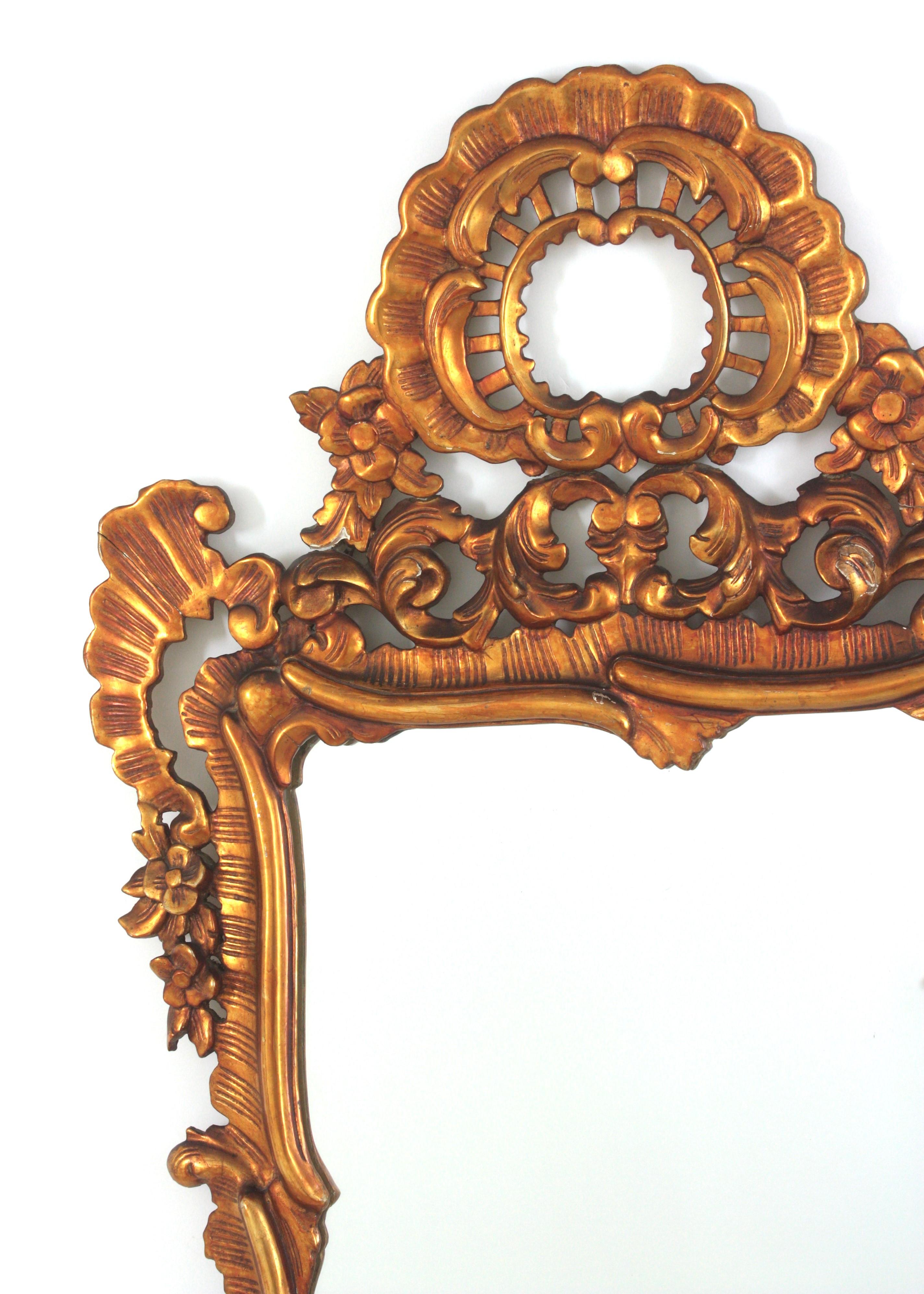 Rokoko-Giltwood-Spiegel mit Blattrahmen im Angebot 2