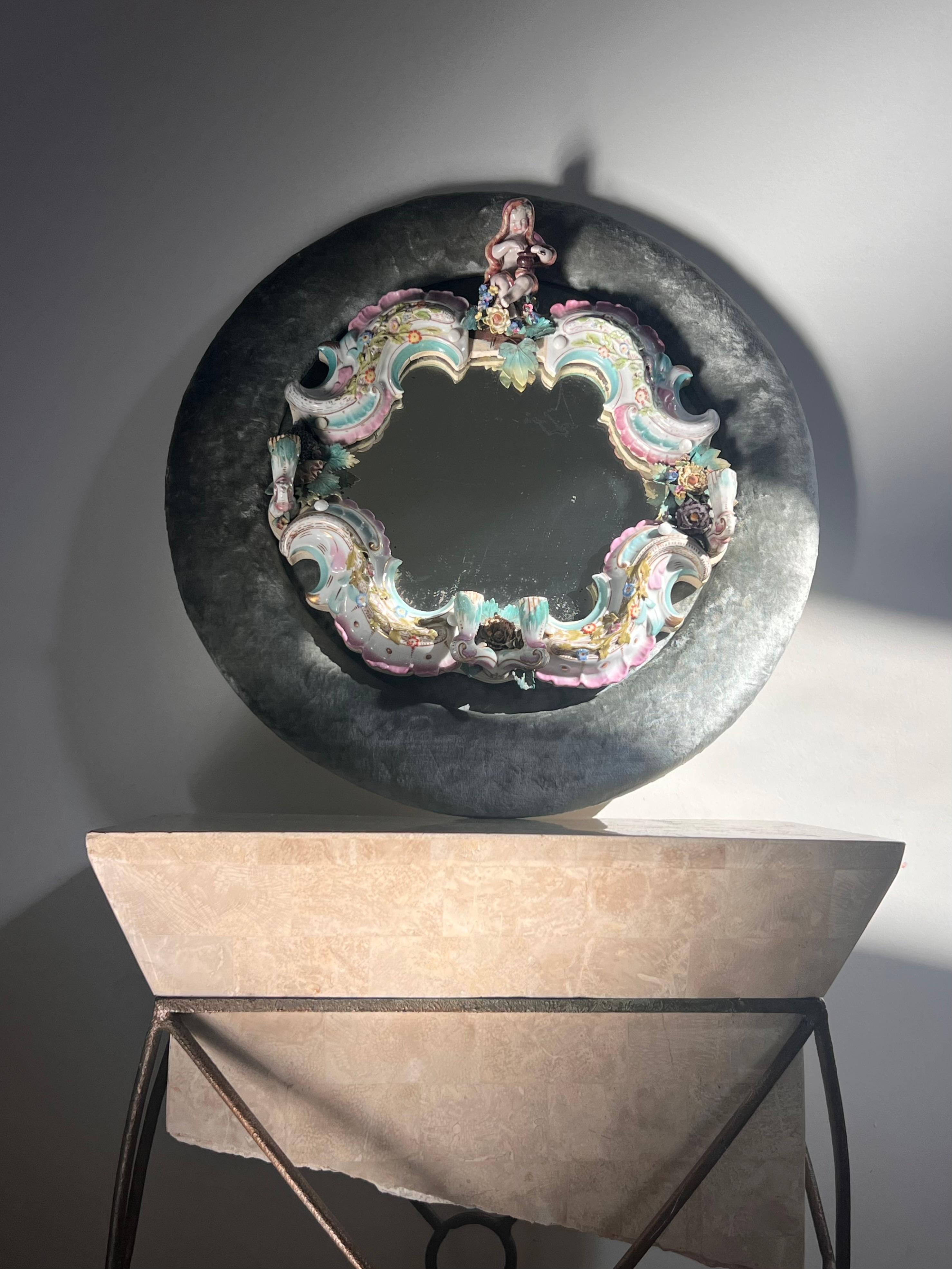 Rococo Girandole Meissen Mirror in Enameled Porcelain and Crushed Velvet For Sale 2