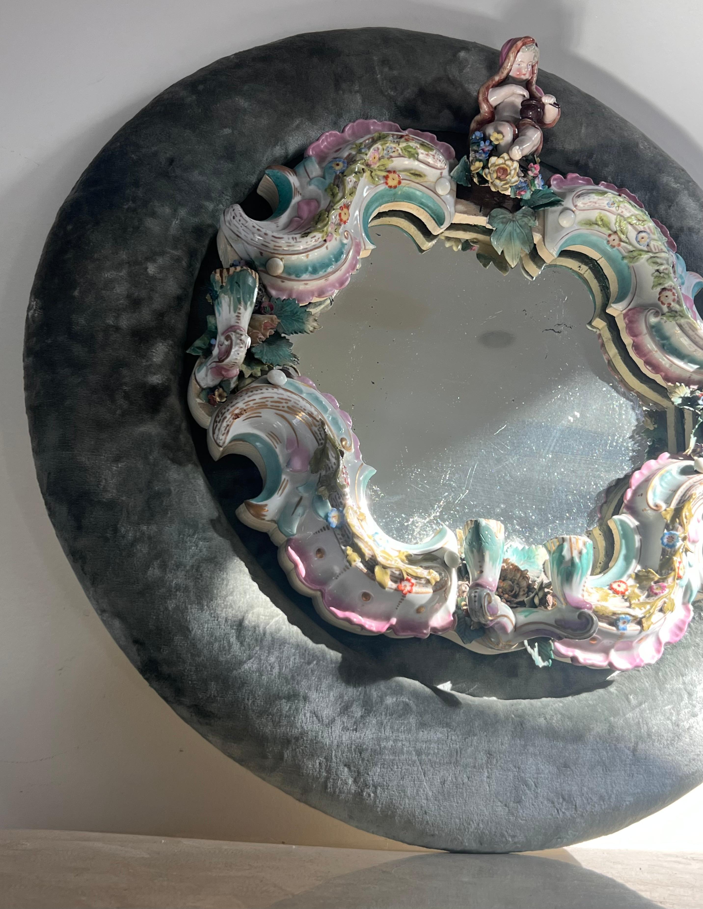 Rococo Girandole Meissen Mirror in Enameled Porcelain and Crushed Velvet For Sale 4