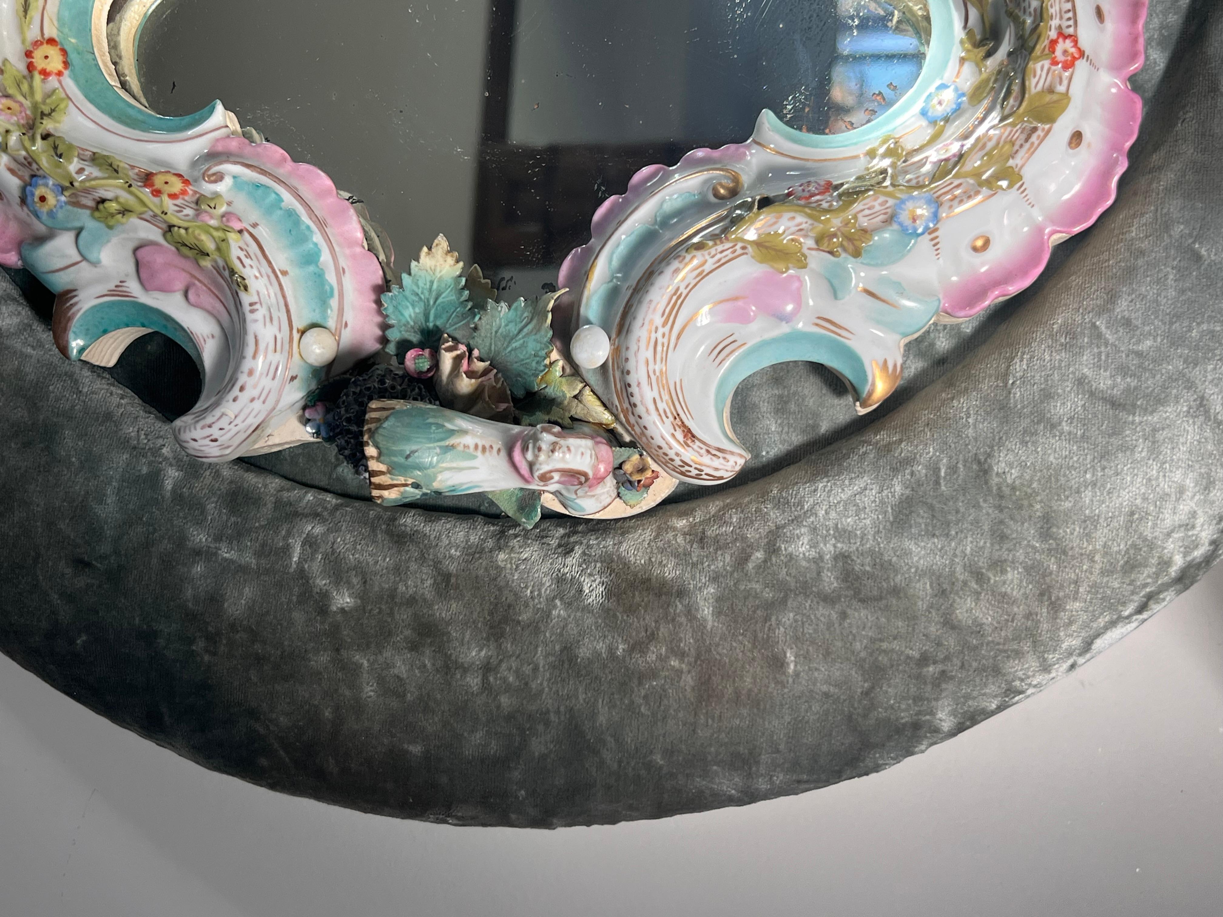 Rococo Girandole Meissen Mirror in Enameled Porcelain and Crushed Velvet For Sale 7