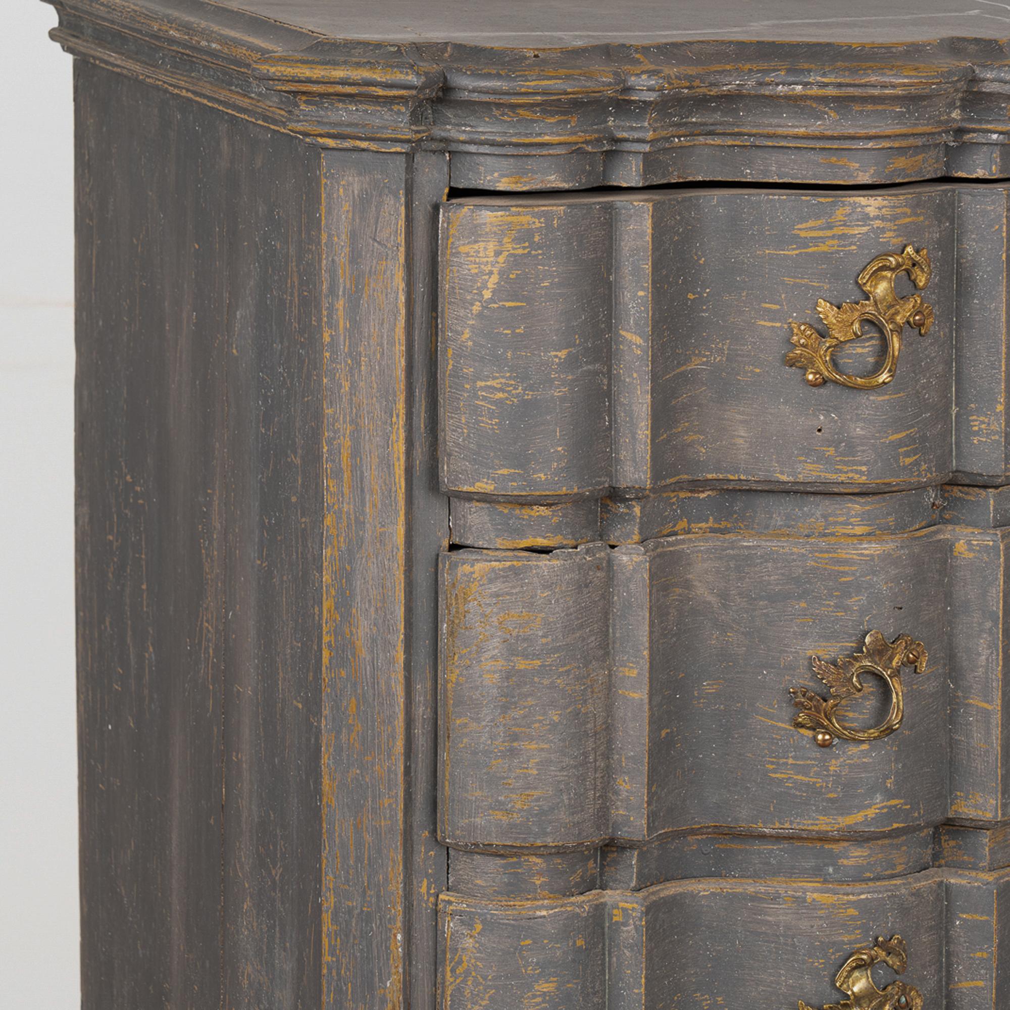 Rococo Gray Painted Large Oak Chest of Four Drawers, Denmark Circa 1780-1800 For Sale 2