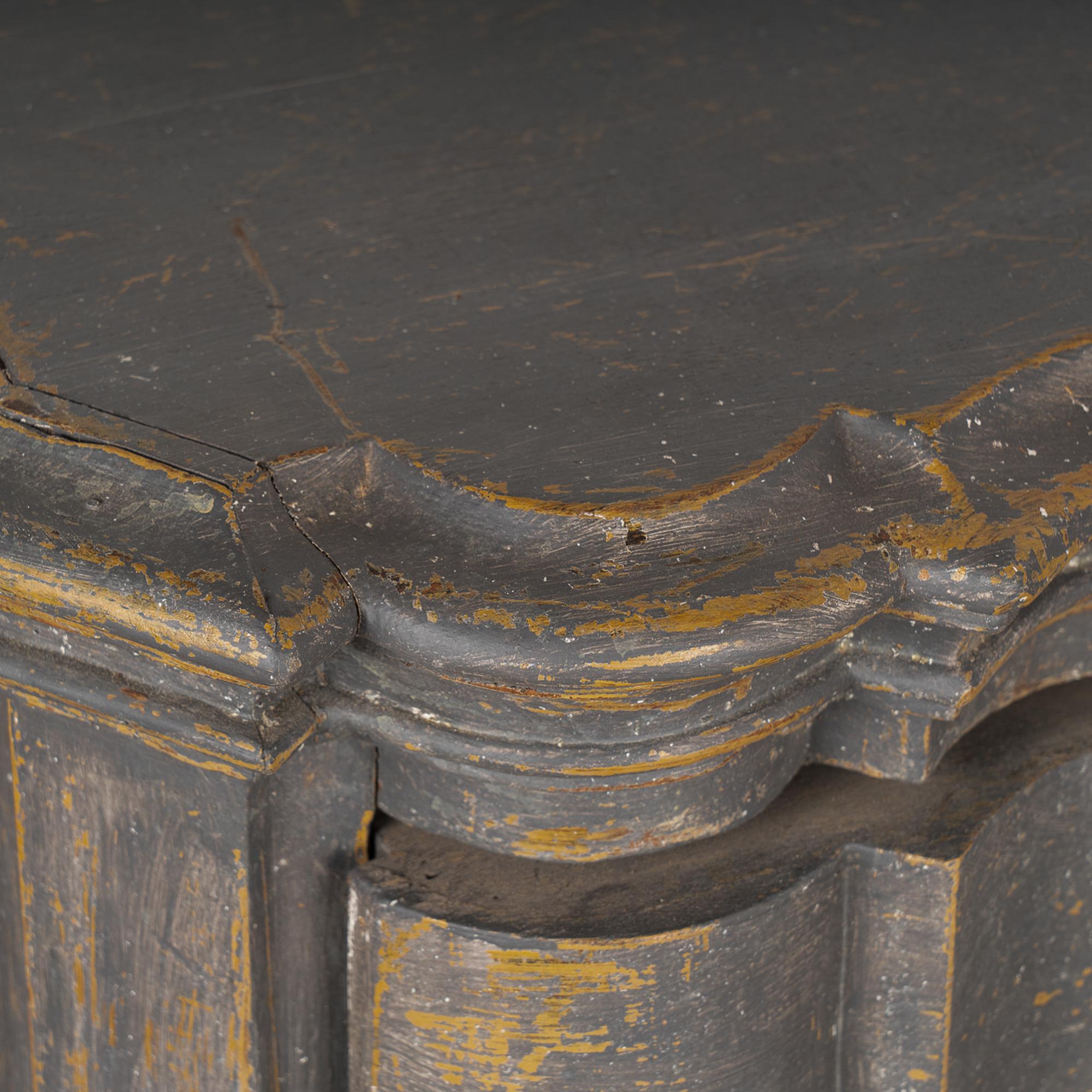 Rococo Gray Painted Large Oak Chest of Four Drawers, Denmark Circa 1780-1800 For Sale 3