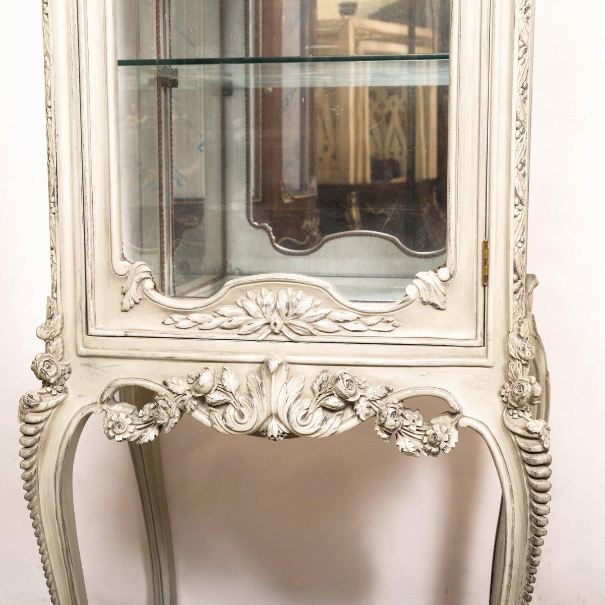 Rococo Hand Carved French Vitrine, 20th Century In Excellent Condition For Sale In London, GB