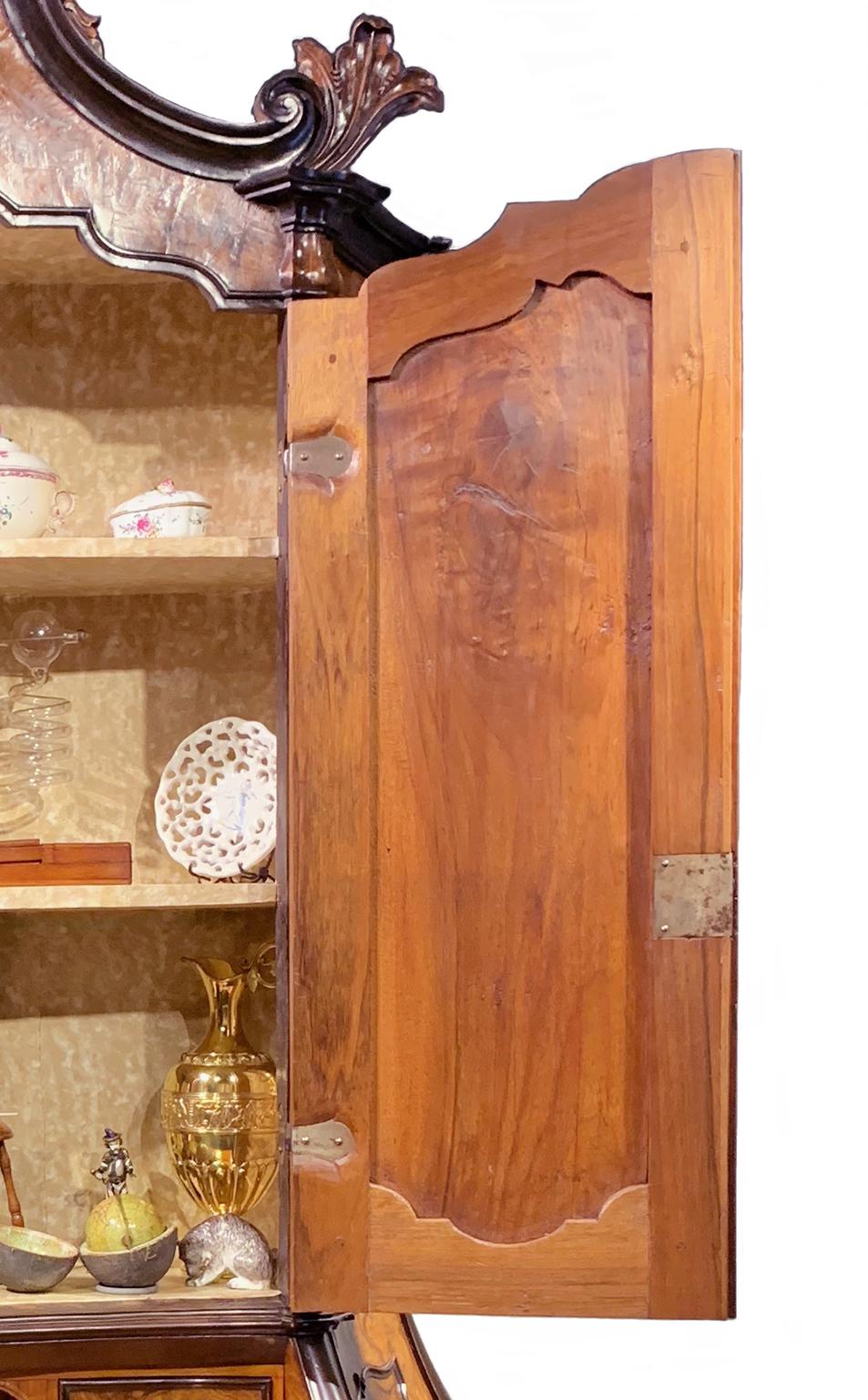 Italienischer Bureau-Cabinet im Rokoko-Stil, Mailand, um 1760 (Mitte des 18. Jahrhunderts) im Angebot