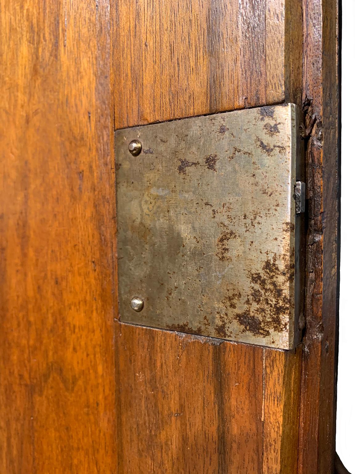 Italienischer Bureau-Cabinet im Rokoko-Stil, Mailand, um 1760 (Walnuss) im Angebot