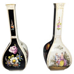 Paire de vases en porcelaine rococo de la fin du 19e siècle Dresden Porcelain Allemagne peints à la main