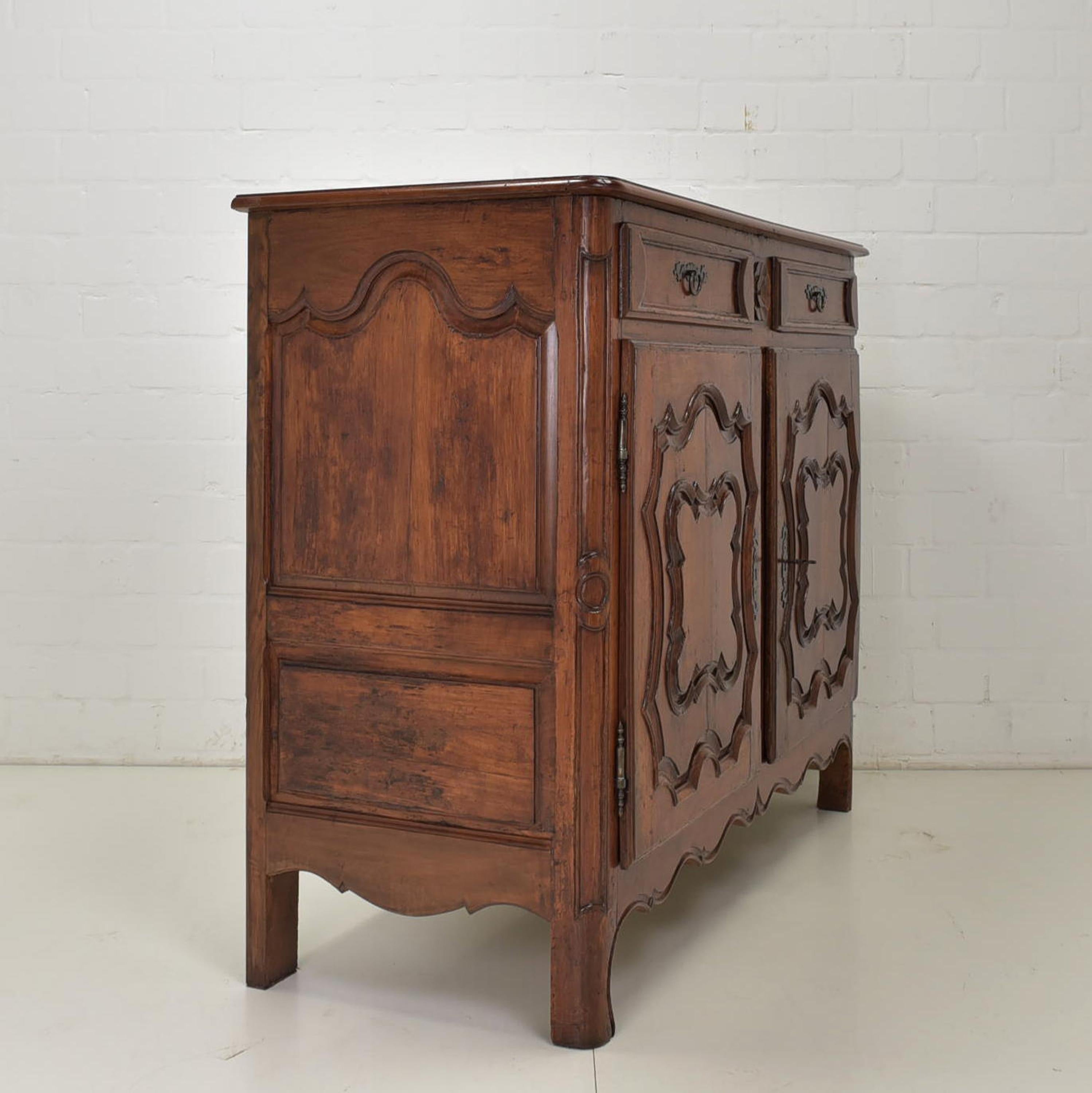 Rococo Louis XV Sideboard / Chest of Drawers / Dresser in Cherry Wood, 1760 For Sale 7