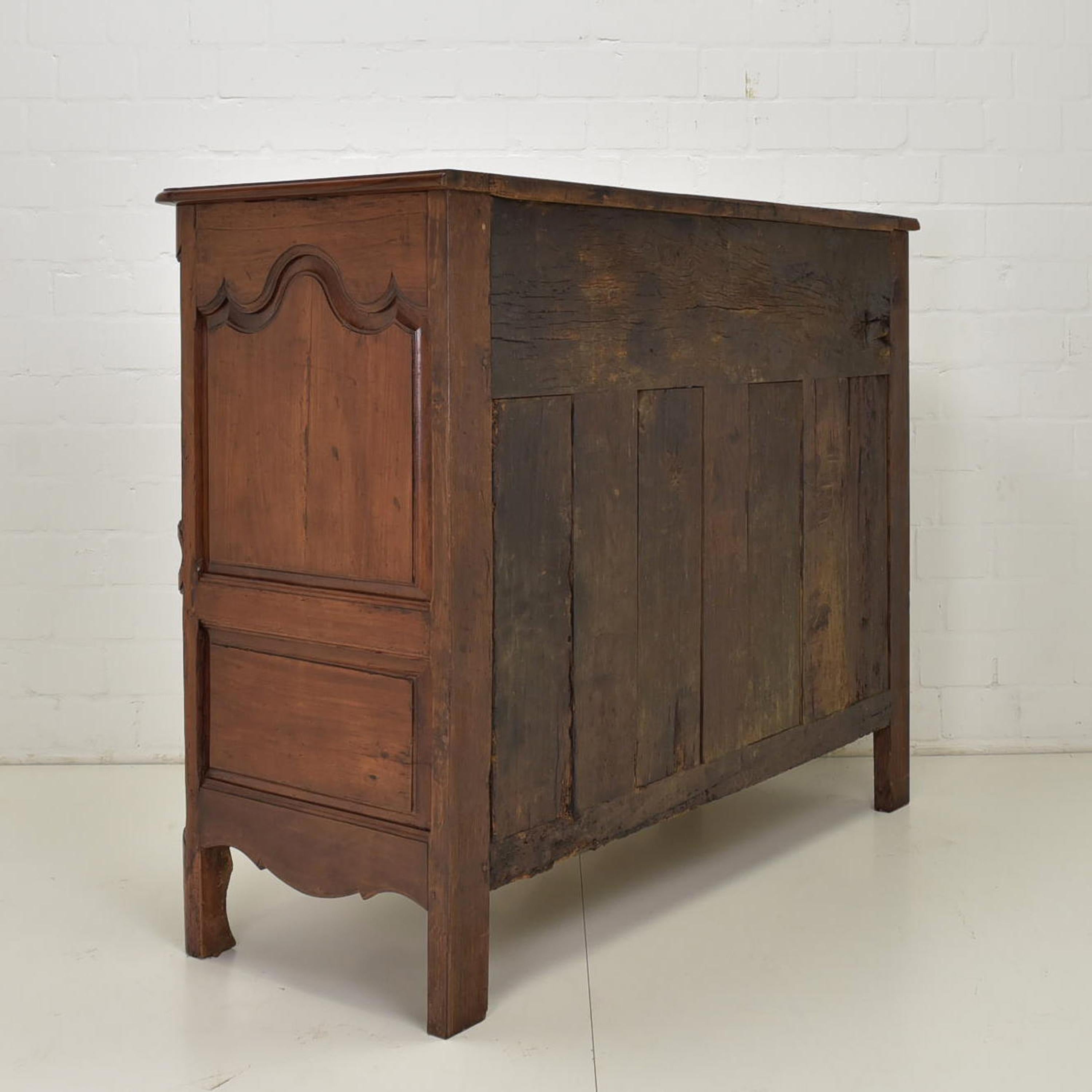 Rococo Louis XV Sideboard / Chest of Drawers / Dresser in Cherry Wood, 1760 For Sale 8