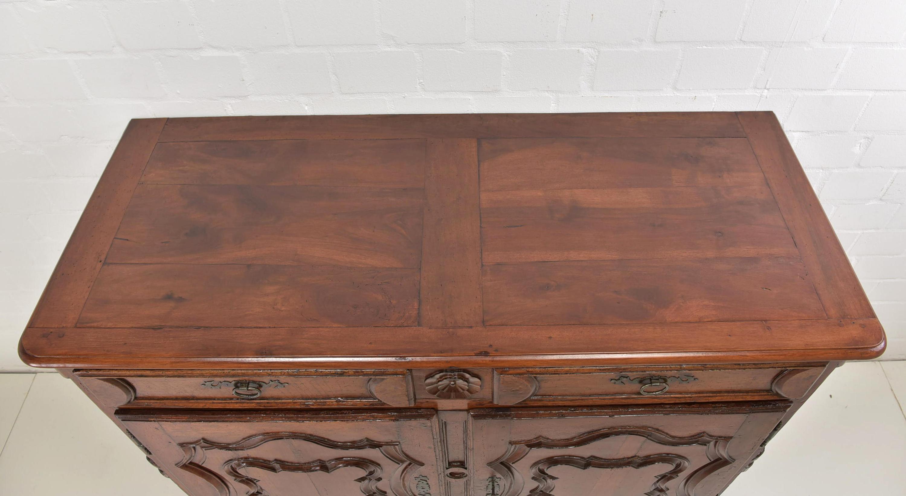 Rokoko-Sideboard/Kommode aus Kirschbaumholz im Louis-XV-Stil, 1760 (Kirsche) im Angebot