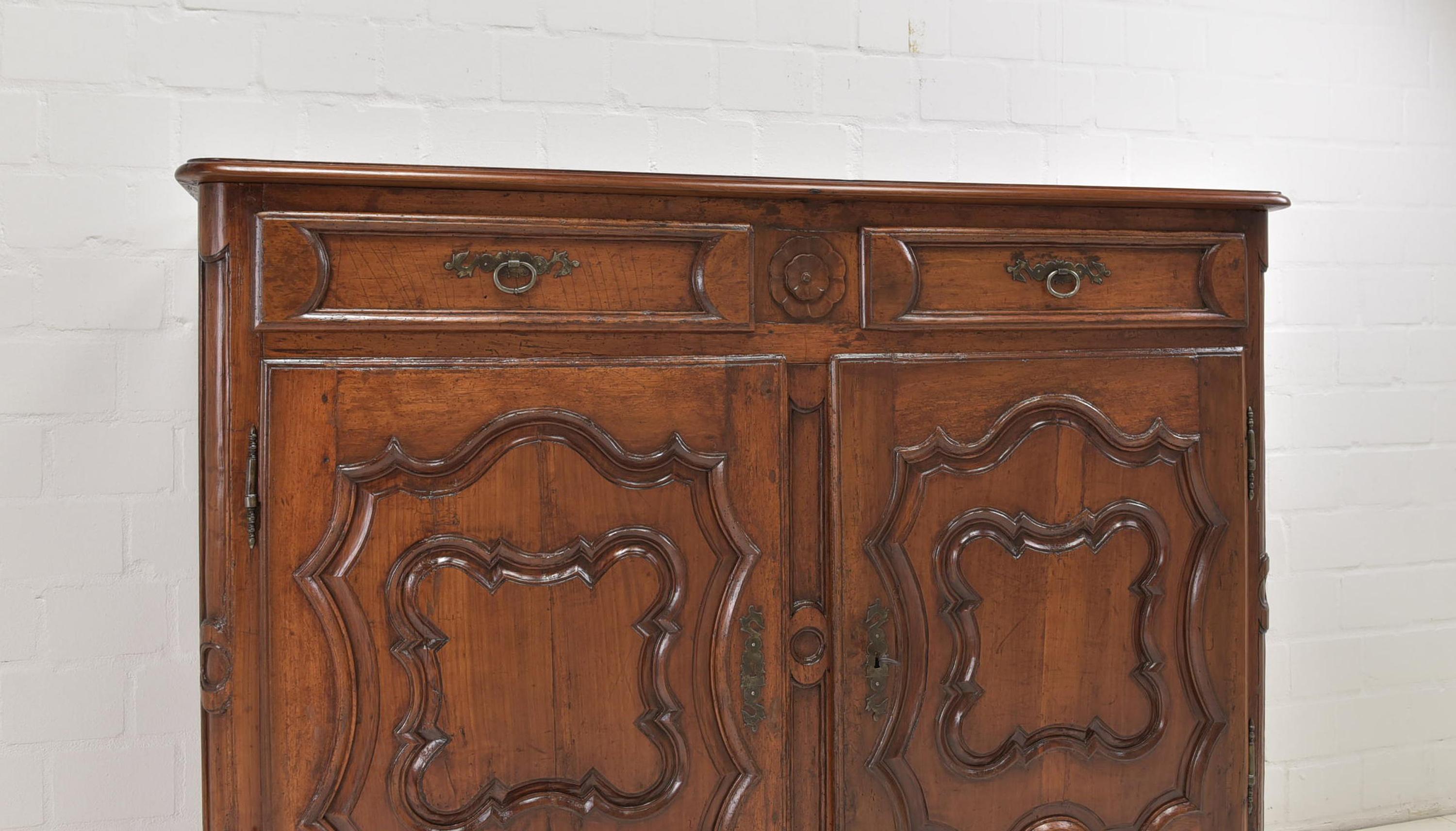 Rococo Louis XV Sideboard / Chest of Drawers / Dresser in Cherry Wood, 1760 For Sale 5