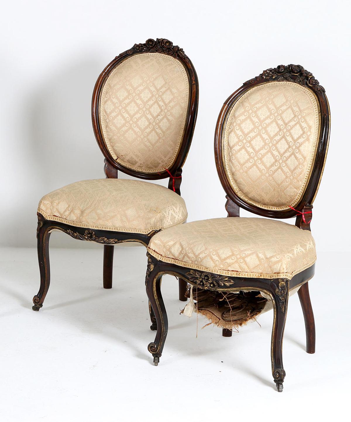 Gilt and bronzed hardwood frame. Nyrokoko, the second half of the 19th century. Repairs, marks. I offer also on request a professional complete restoration and new upholstery. (For example with le lievre or Tassinari fabrics).
Set of three