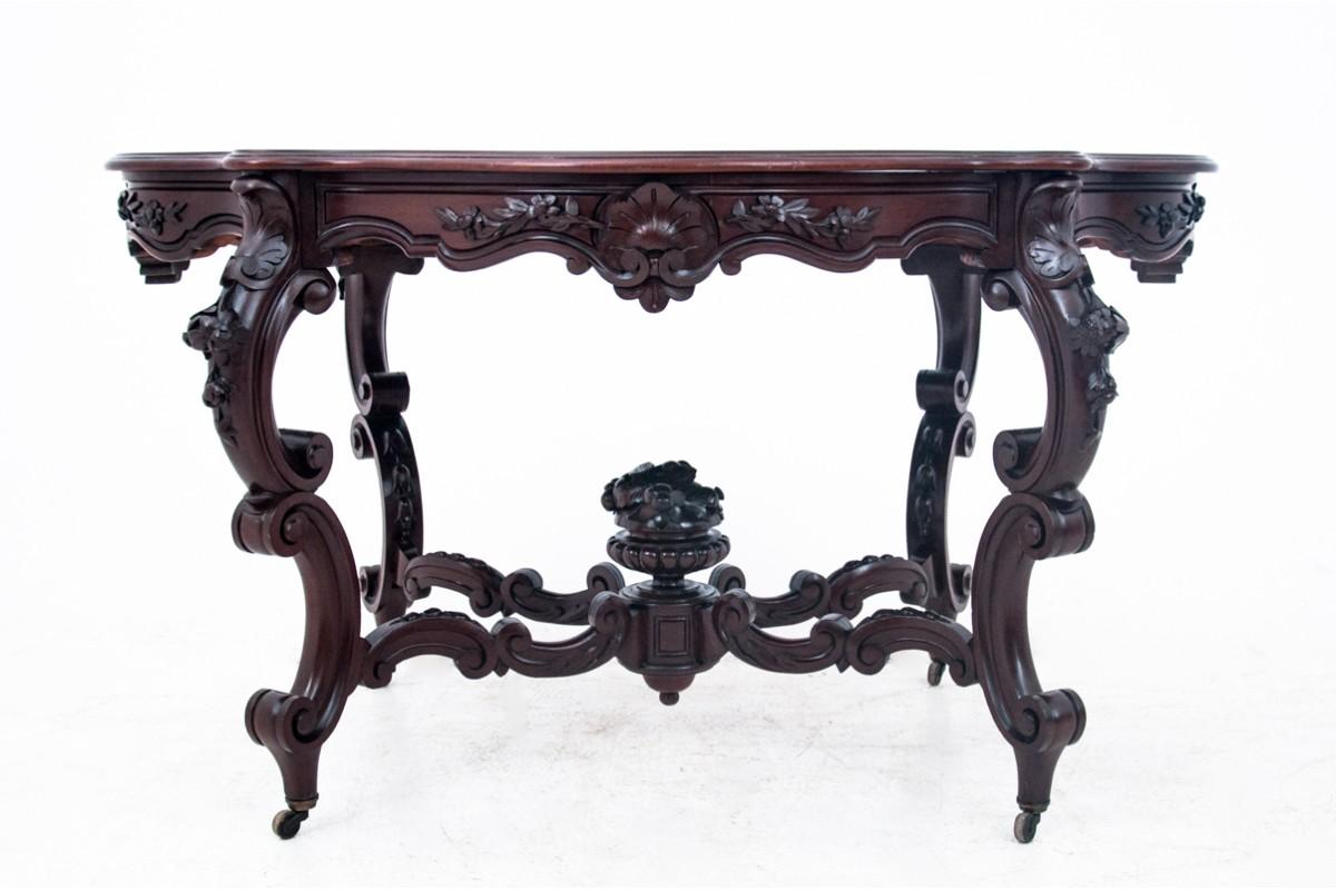 Rococo mahogany table, France, circa 1870.

Very good condition.

Wood: Mahogany

dimensions: height 75 cm, length 132 cm, width 102 cm