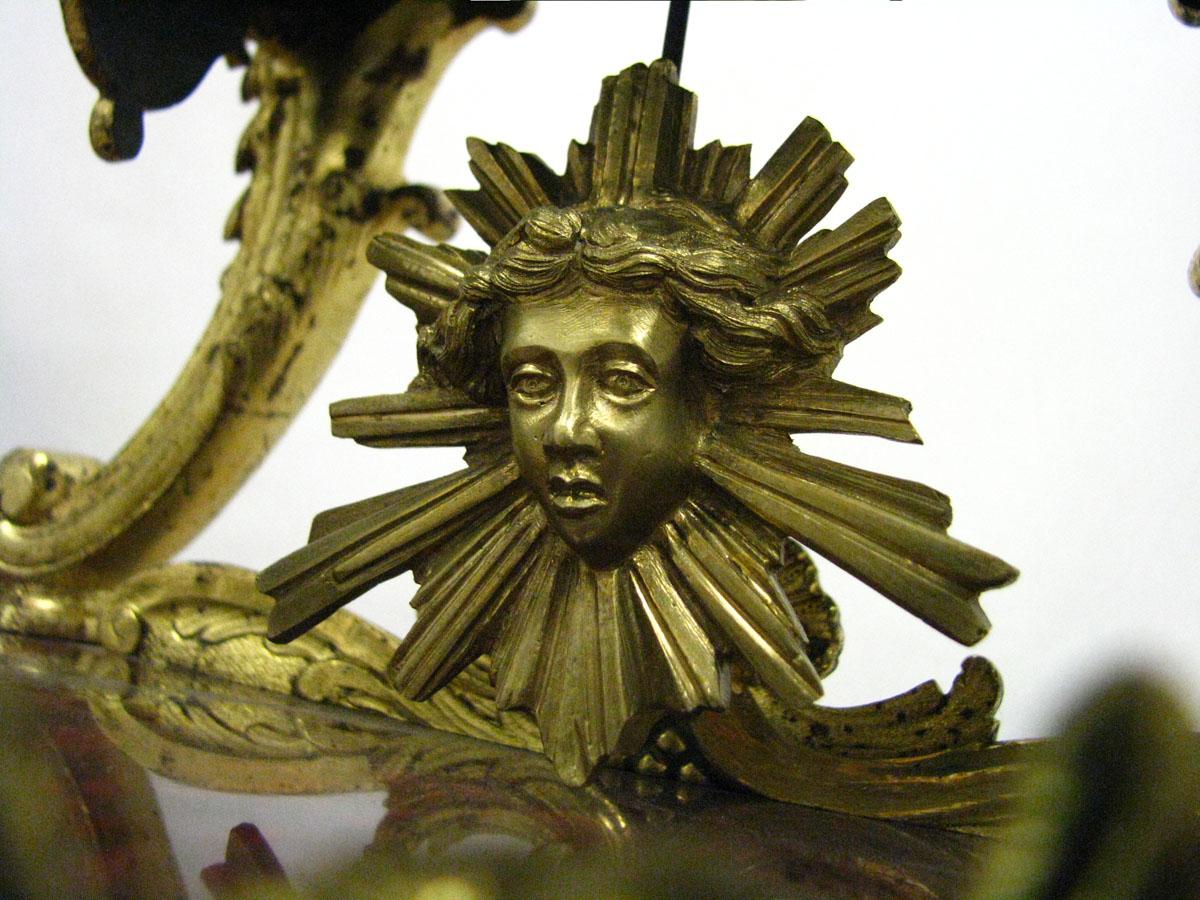 Rokoko-Kaminuhr mit zwei Kandelabern Kirsche Marmor vergoldete Bronze, um 1880 im Angebot 8