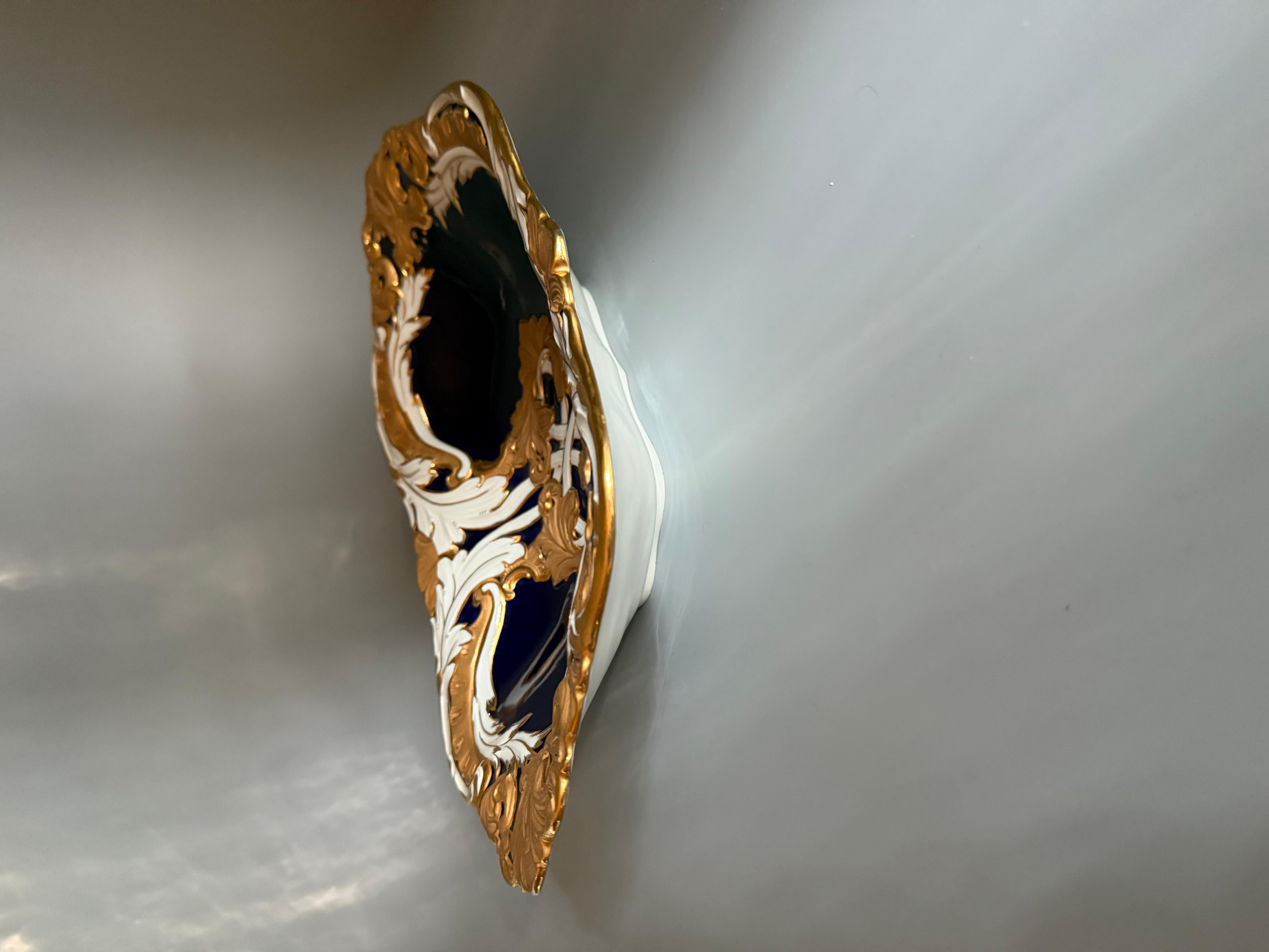 Rococò Piatto da portata rococò Meissen Form A Ciotola Oro Cobalto in vendita