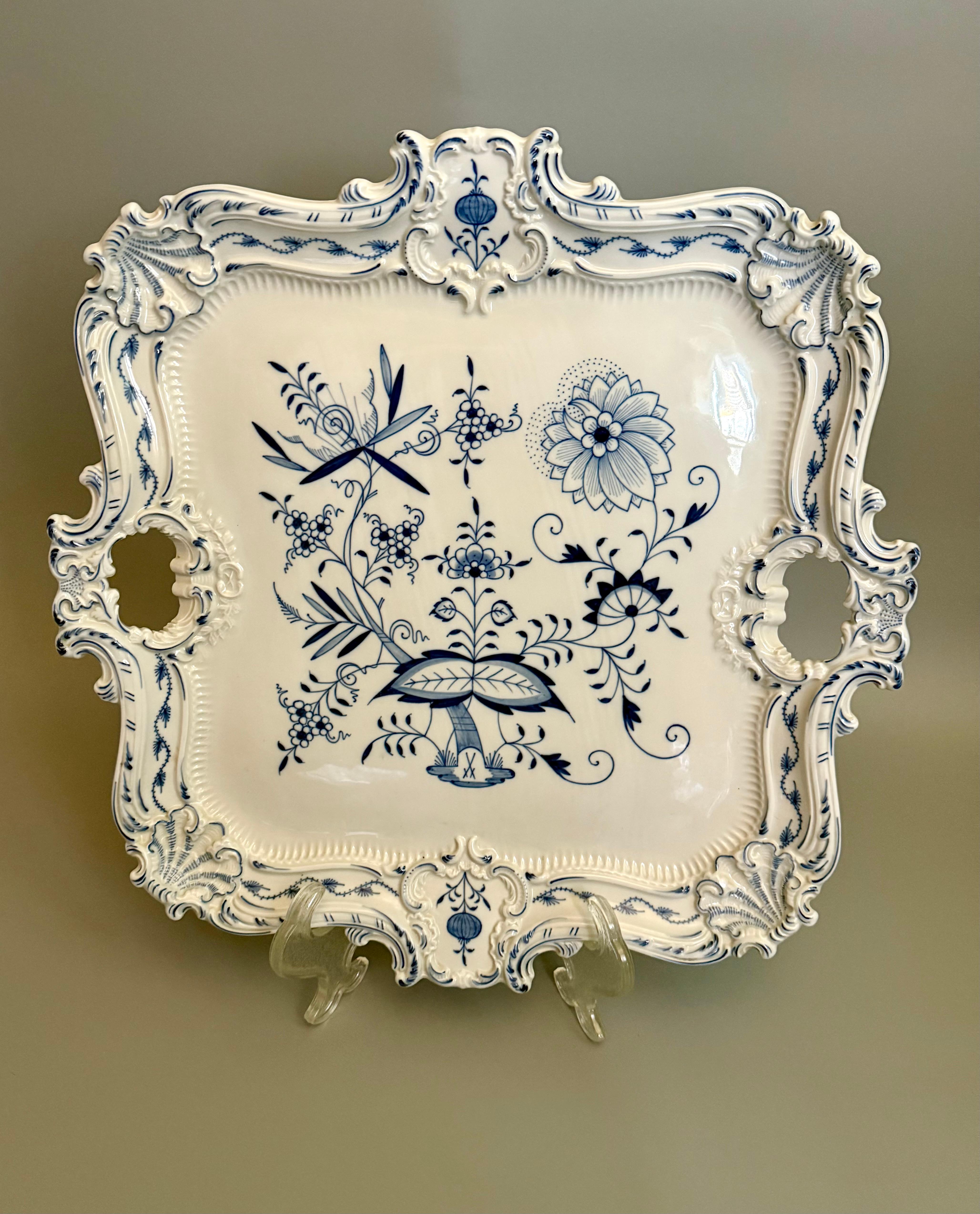Peint à la main Rococo  Meissen Bleu Oignon Grand plateau/assiette 16 pouces Allemagne 1964