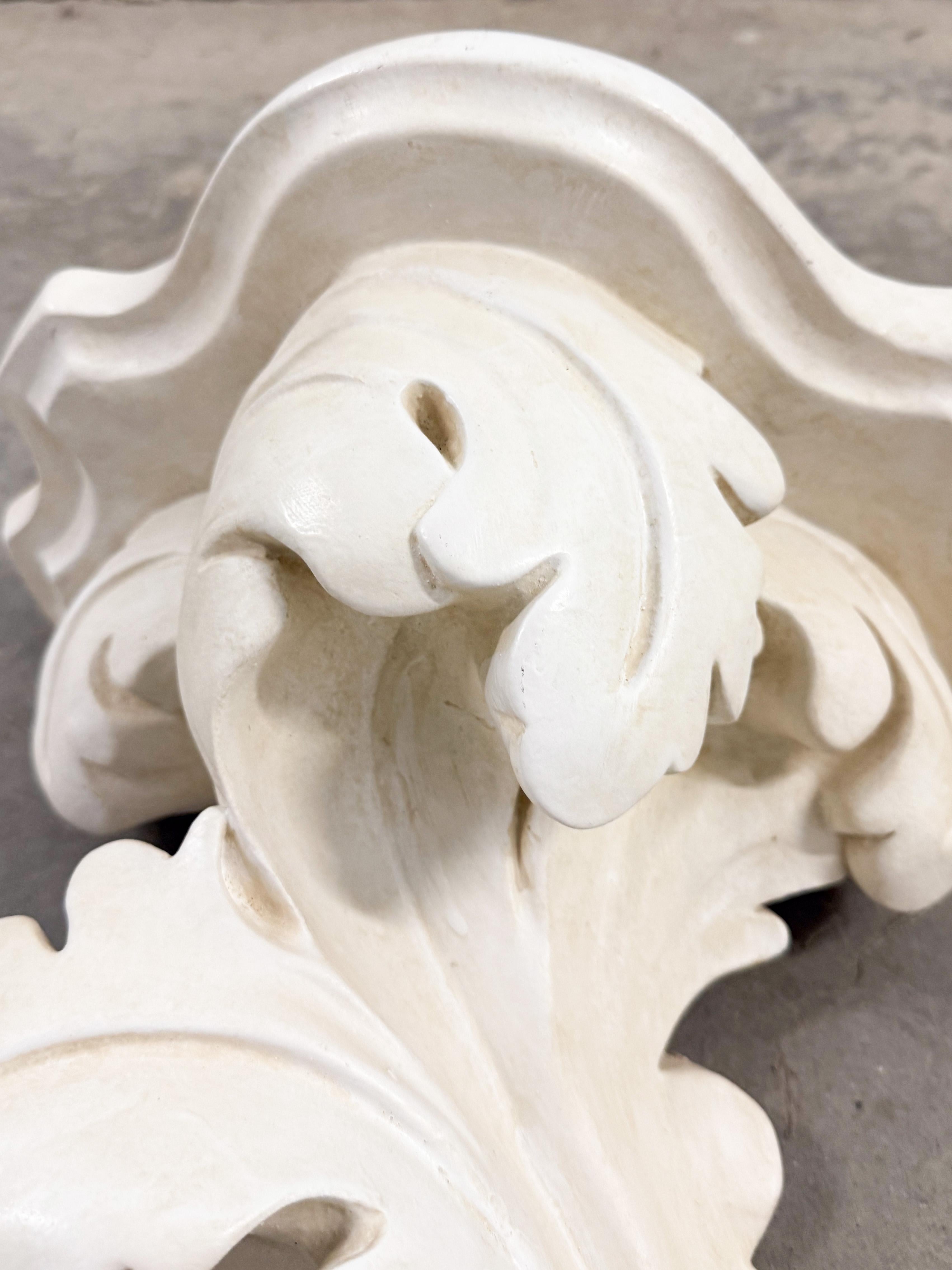 Mensole da parete da giardino rococò neoclassiche in pietra fusa a foglie d'acanto in vendita 1