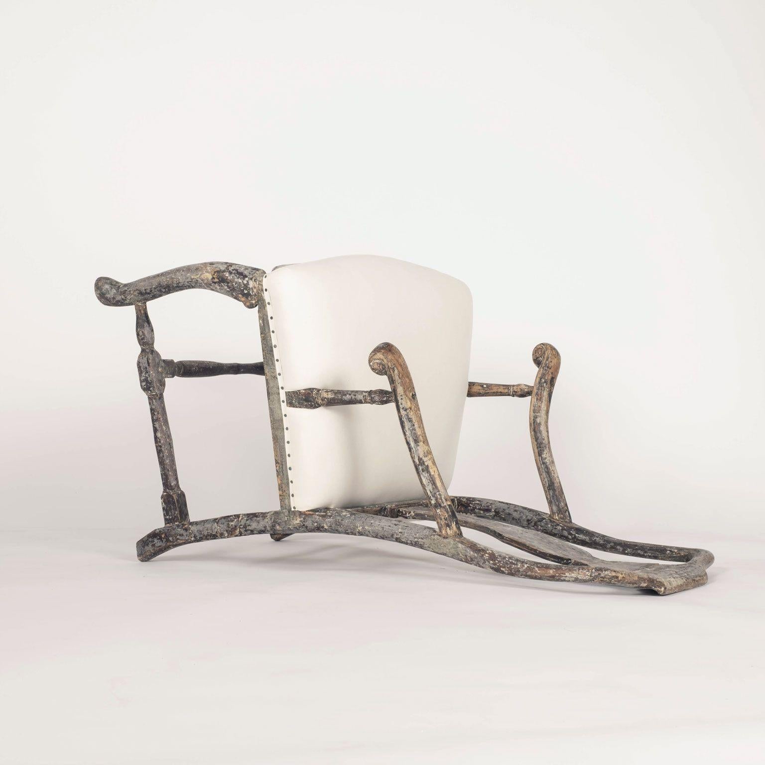 Fauteuil suédois peint rococo en vente 4